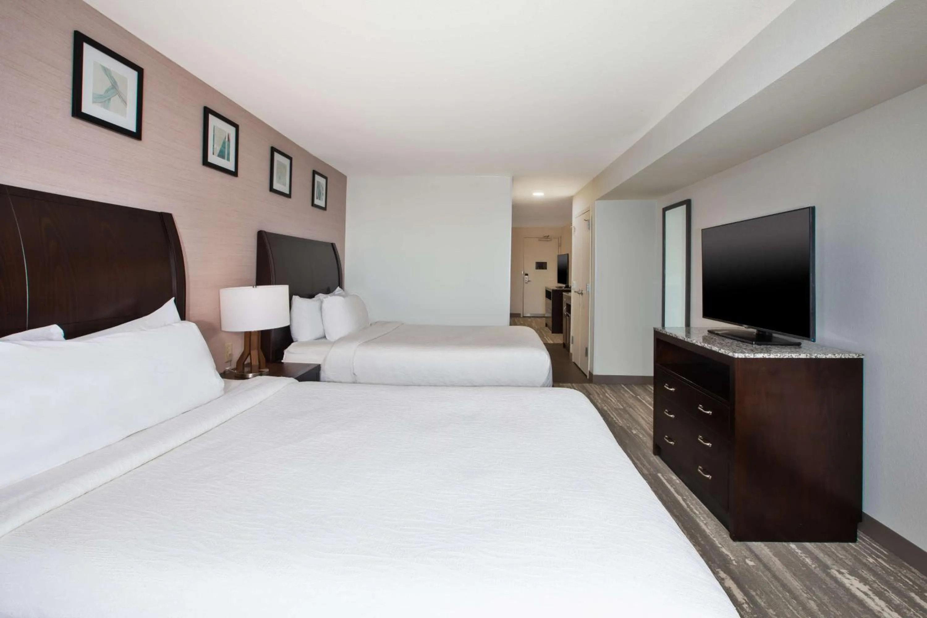 Bed in Hilton Garden Inn Benton Harbor