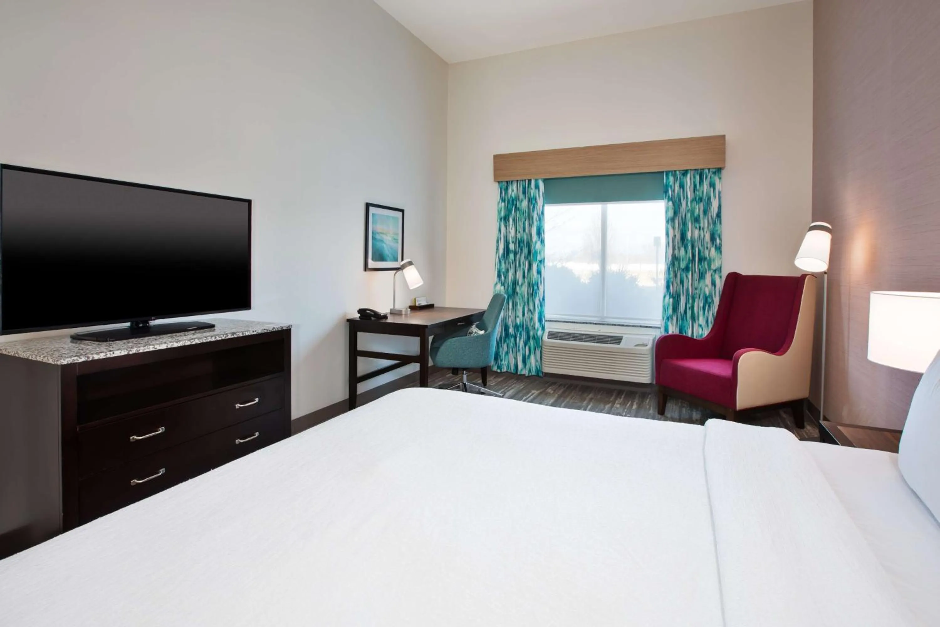 Bed in Hilton Garden Inn Benton Harbor