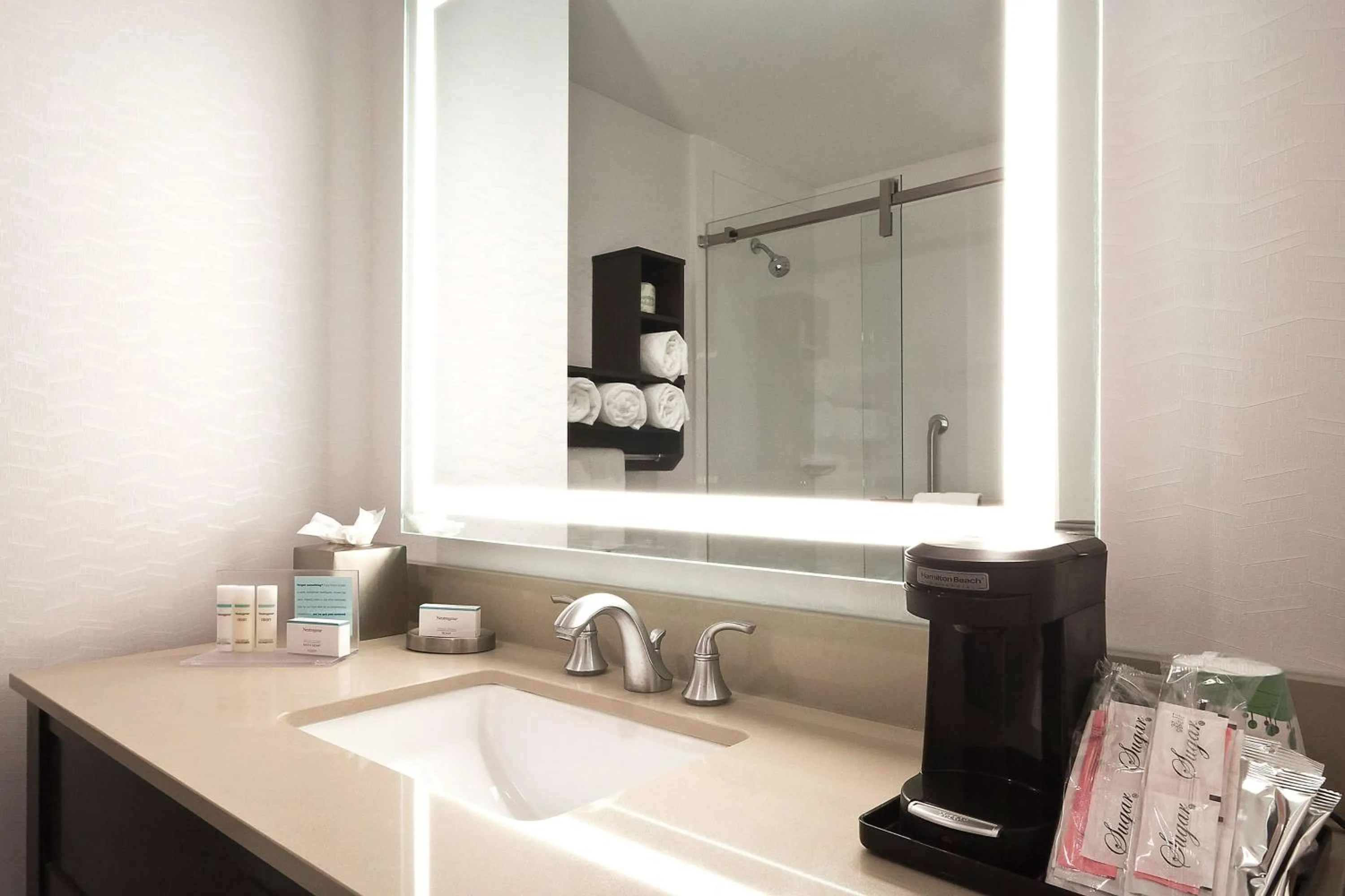 Bathroom in Hampton Inn & Suites Columbus/University Area