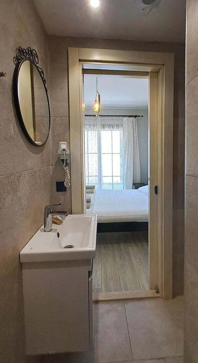 Bathroom, Bed in Bellezza Hotel Alaçatı
