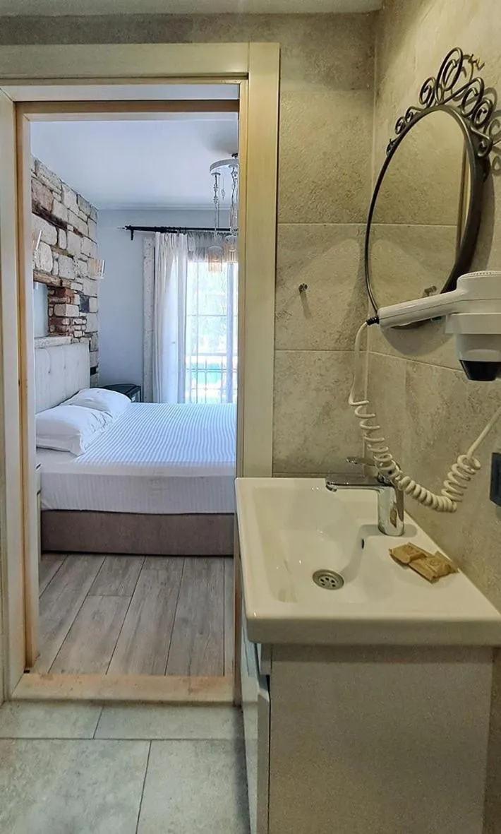 Shower, Bed in Bellezza Hotel Alaçatı