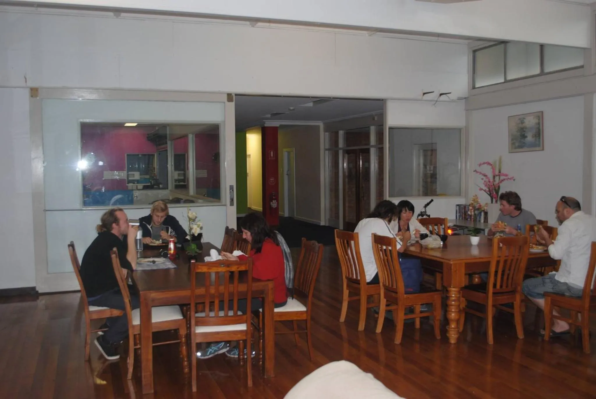 Restaurant/places to eat in Port Adelaide Backpackers