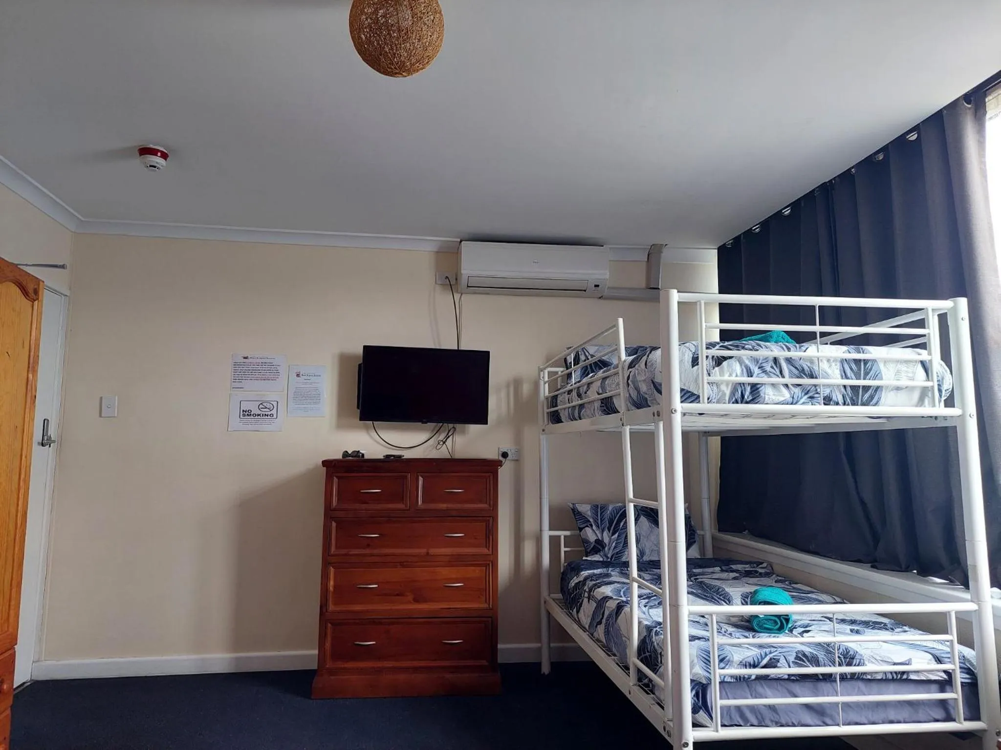 Bed in Port Adelaide Backpackers