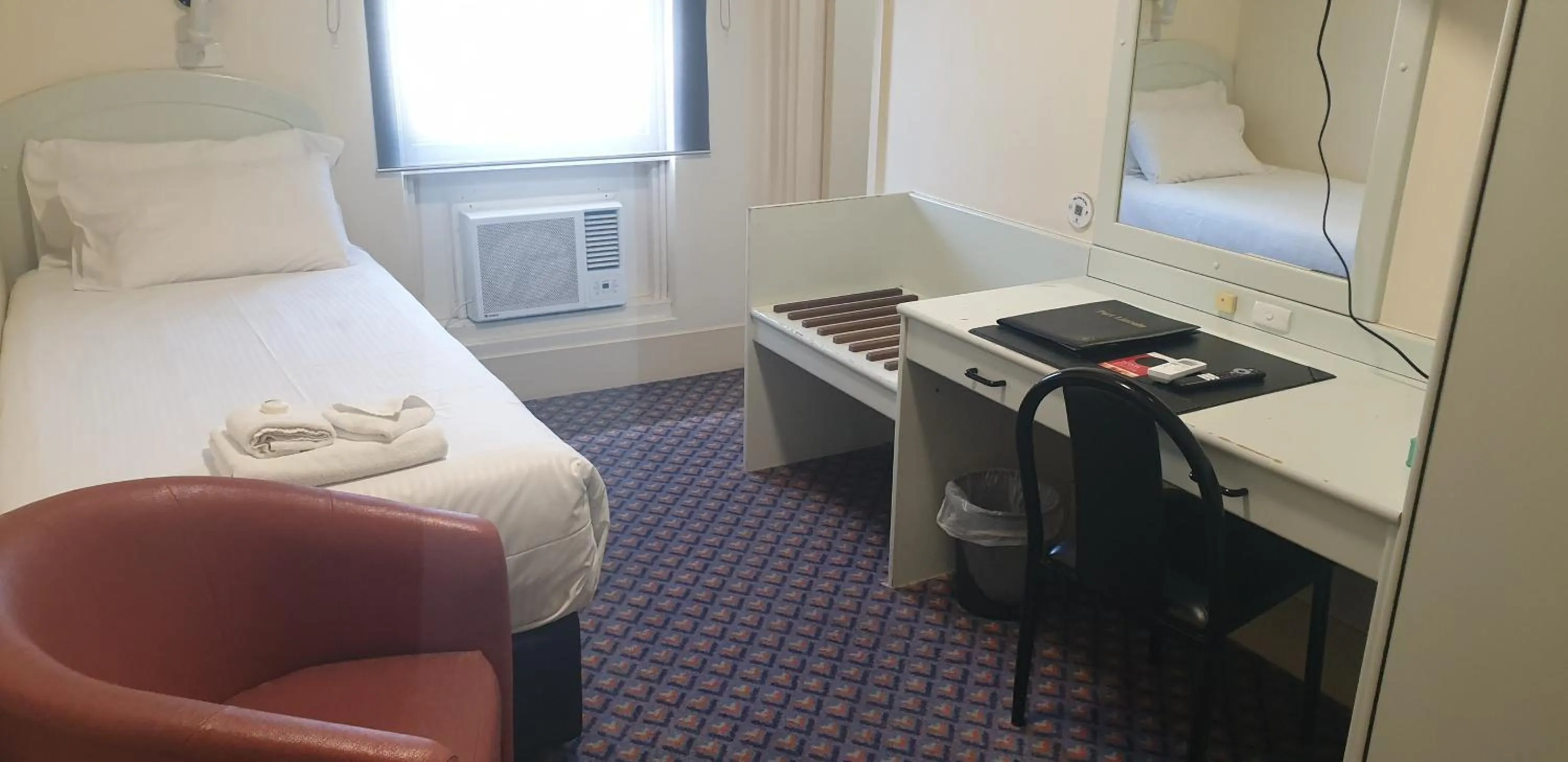 Bedroom, Bed in Grand Tasman Hotel