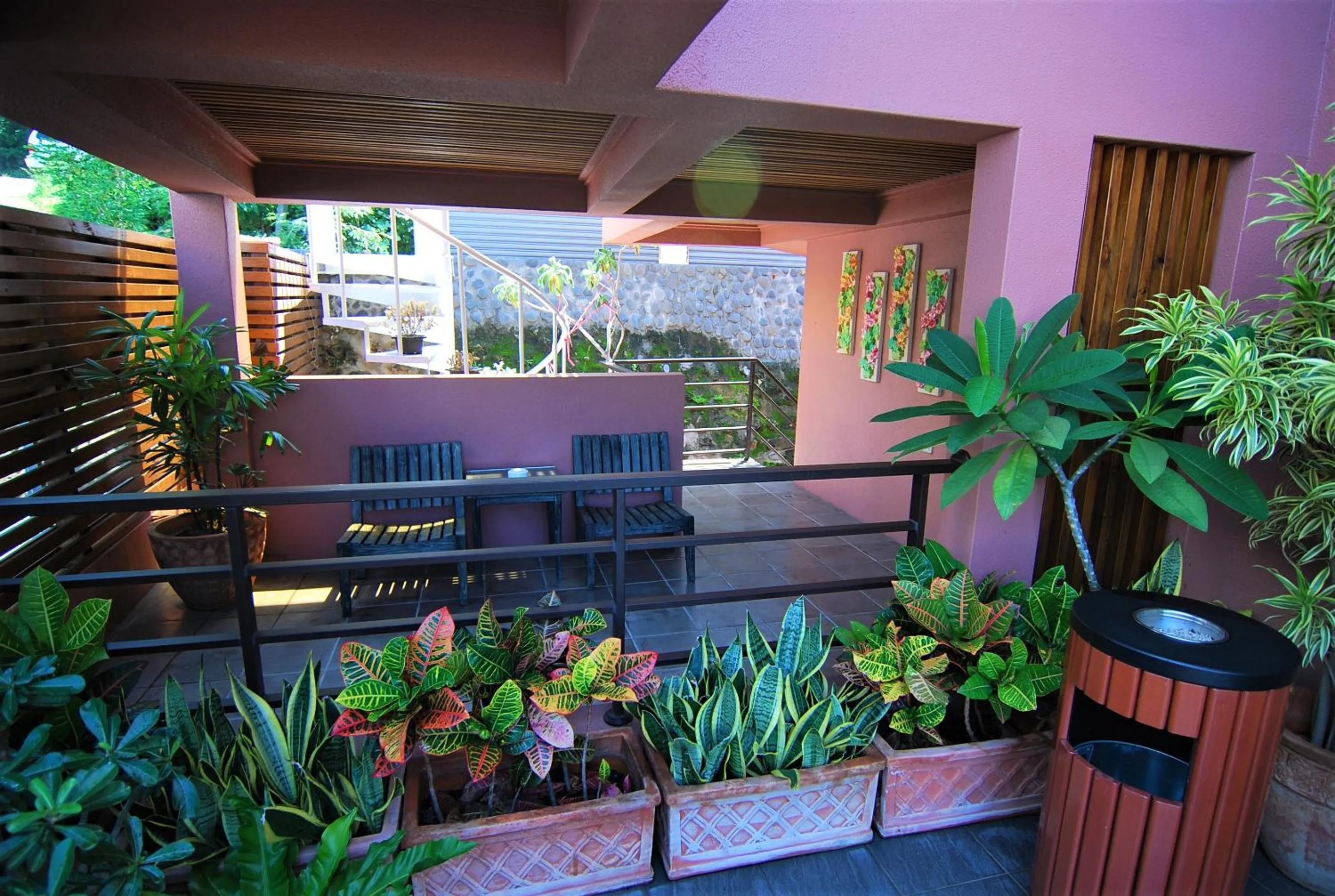 Patio in A&L Inn 戀灣旅棧