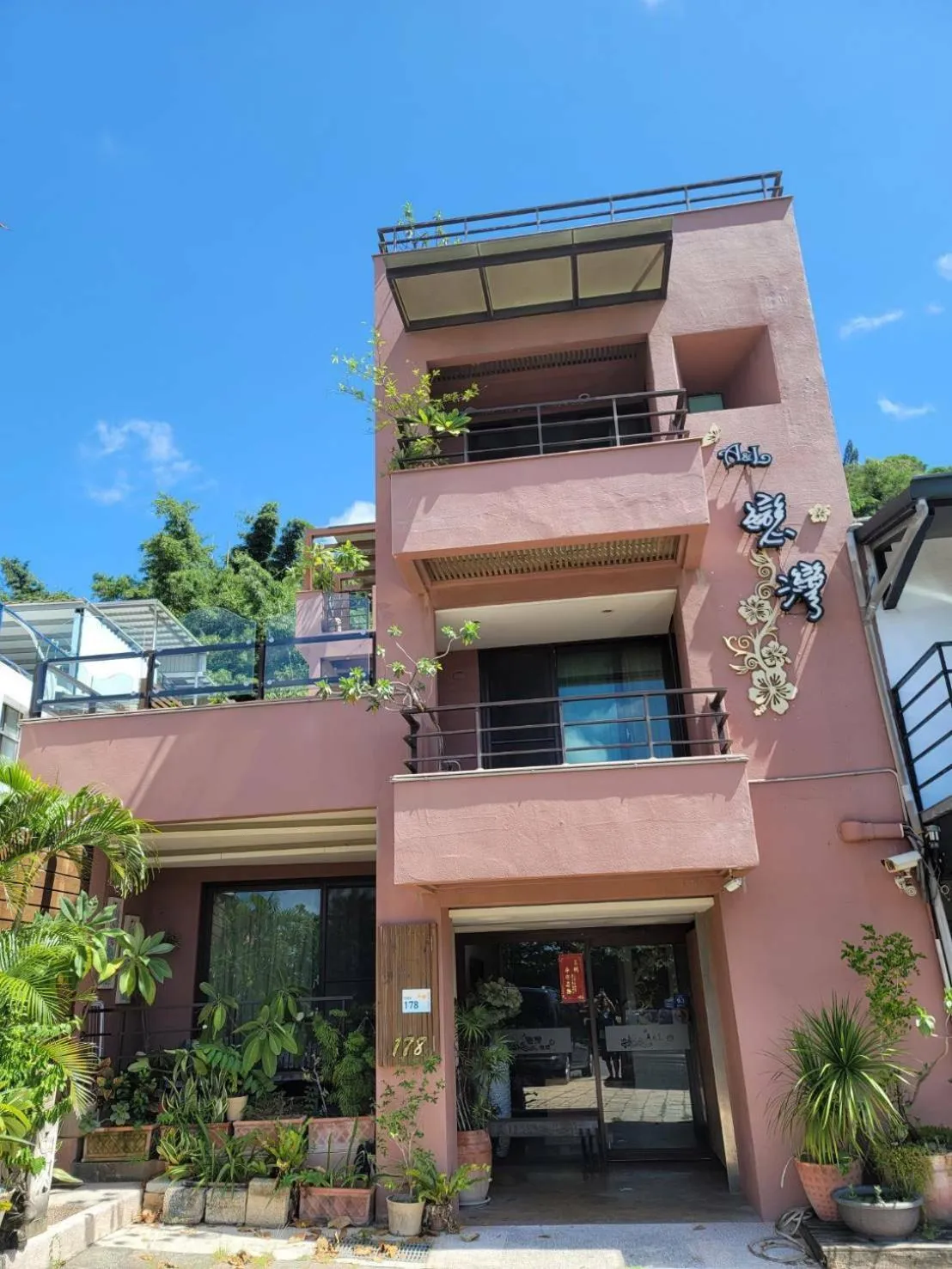 Property building in A&L Inn 戀灣旅棧