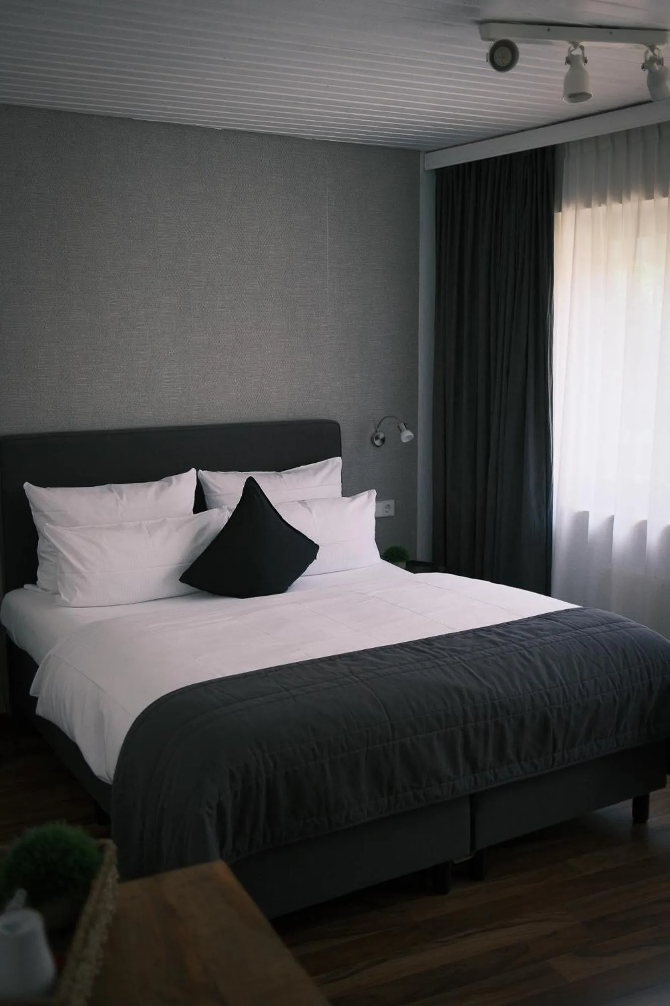 Bed in Kreuzblume Hotel & Weinstube