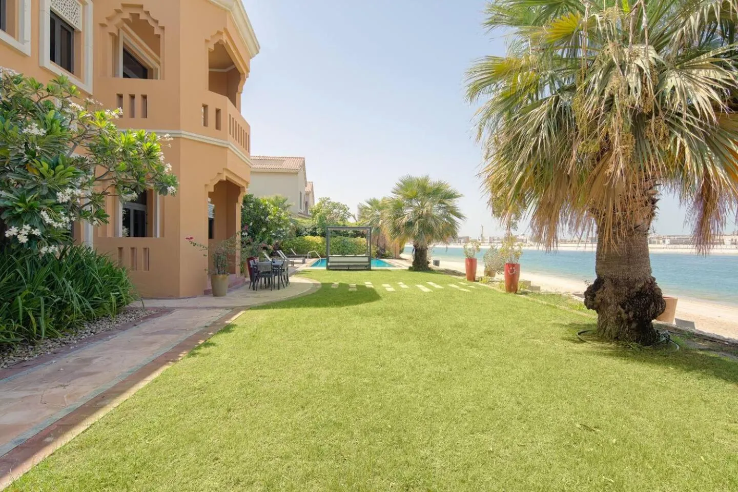 Frond F, Beachfront Villa, Palm Jumeirah - Mint Stay