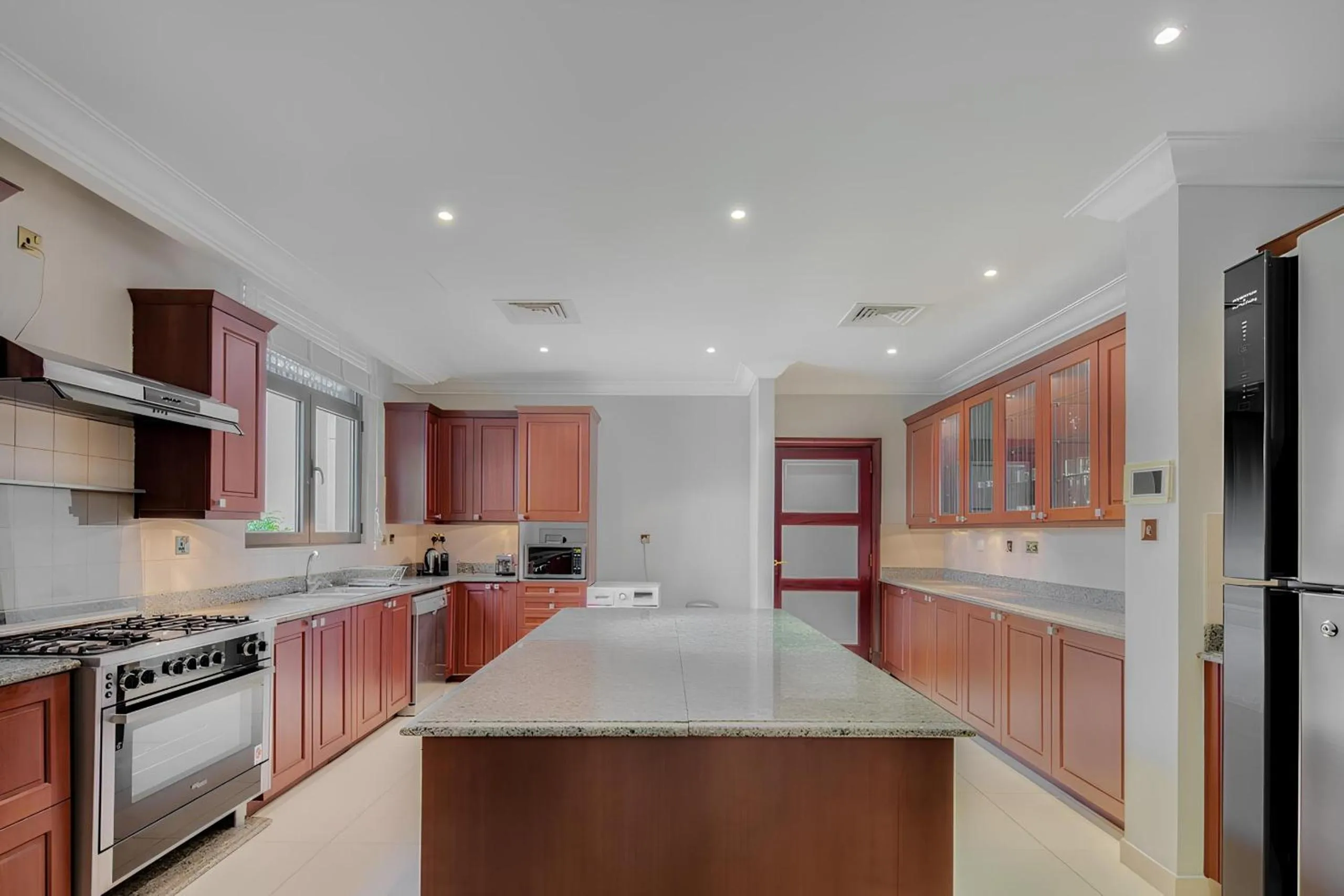 Frond F, Beachfront Villa, Palm Jumeirah - Mint Stay