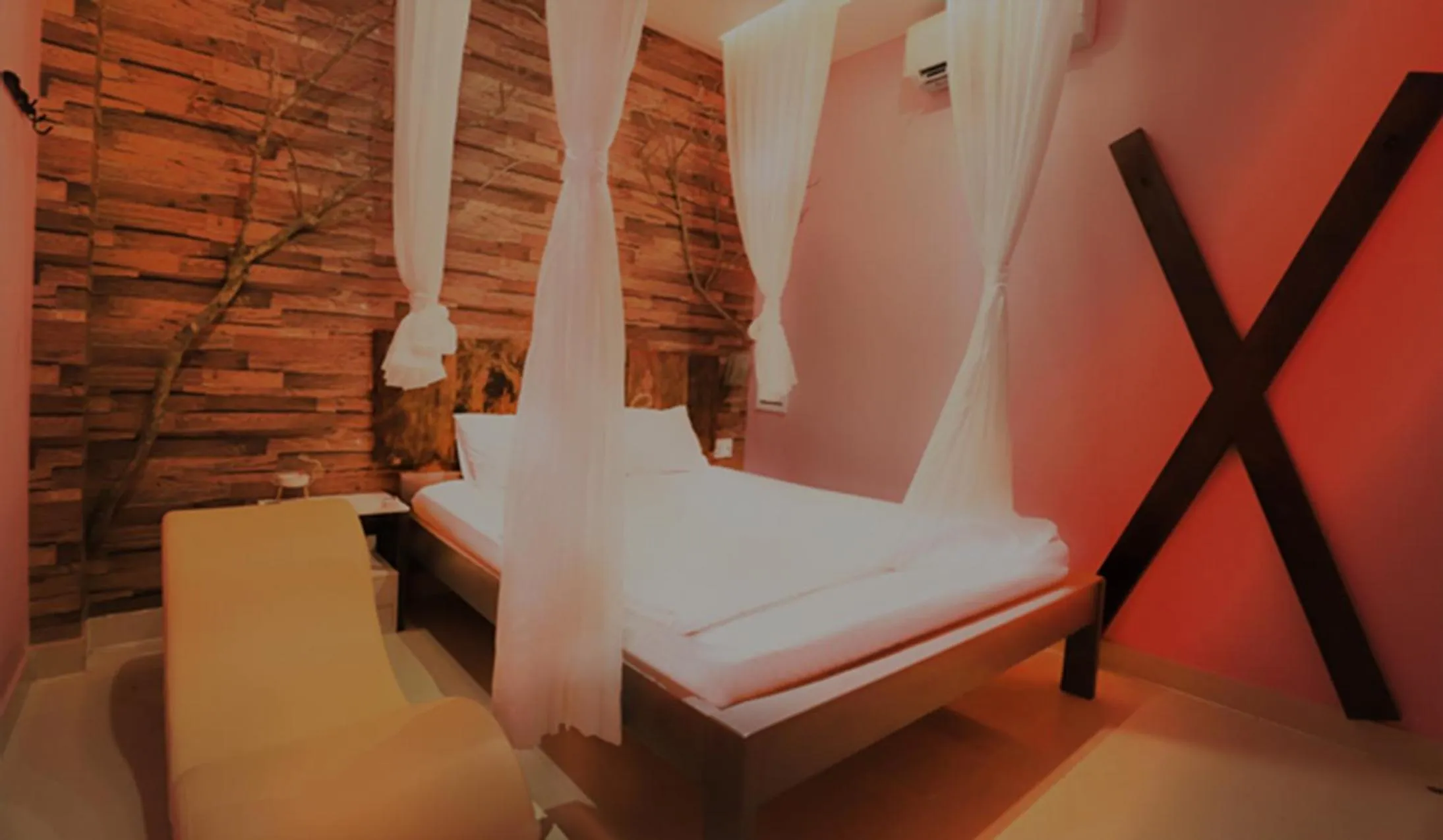 Bed in Loove Hotel - Khách Sạn Tình Yêu