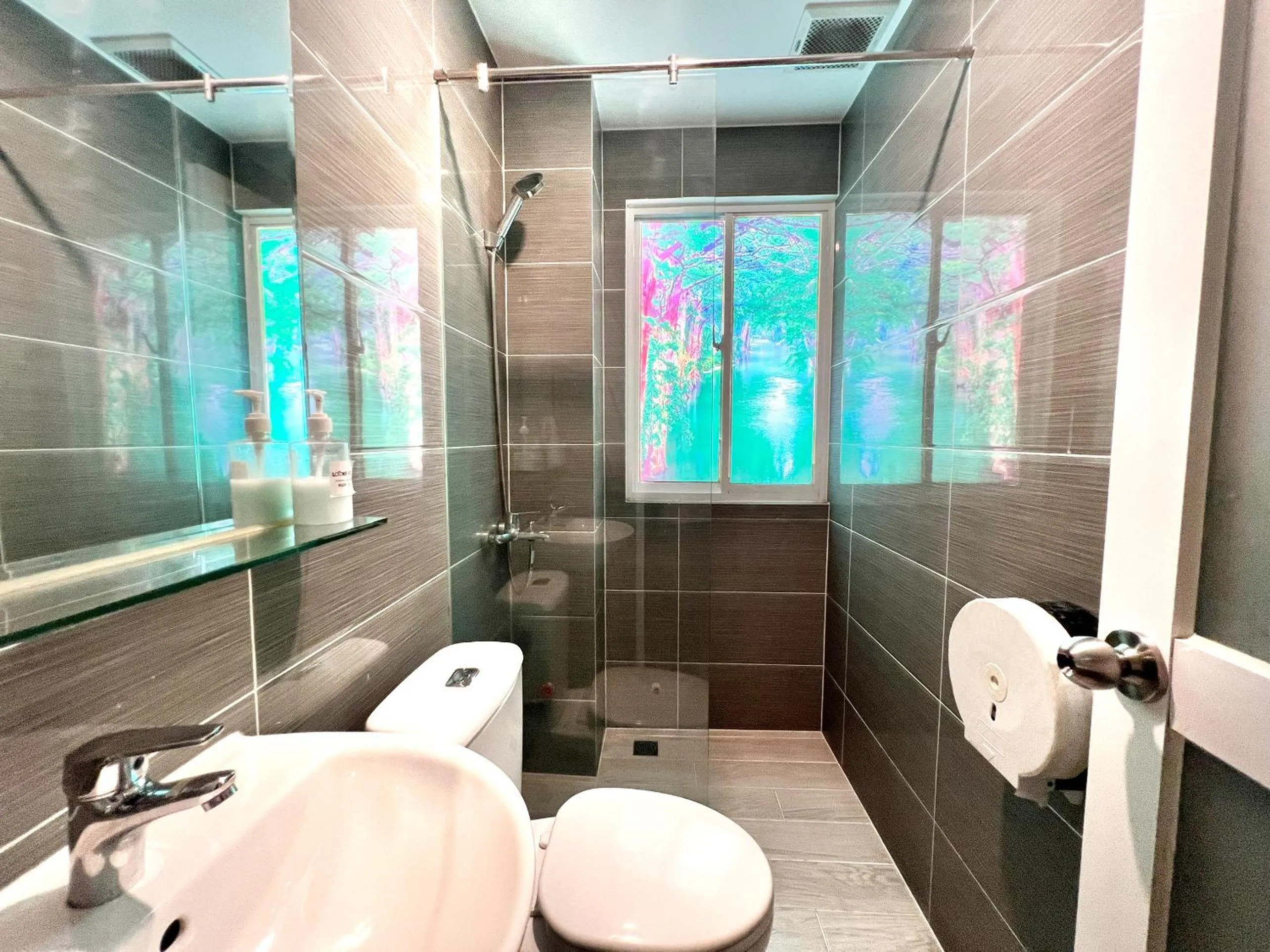 Toilet in Loove Hotel - Khách Sạn Tình Yêu