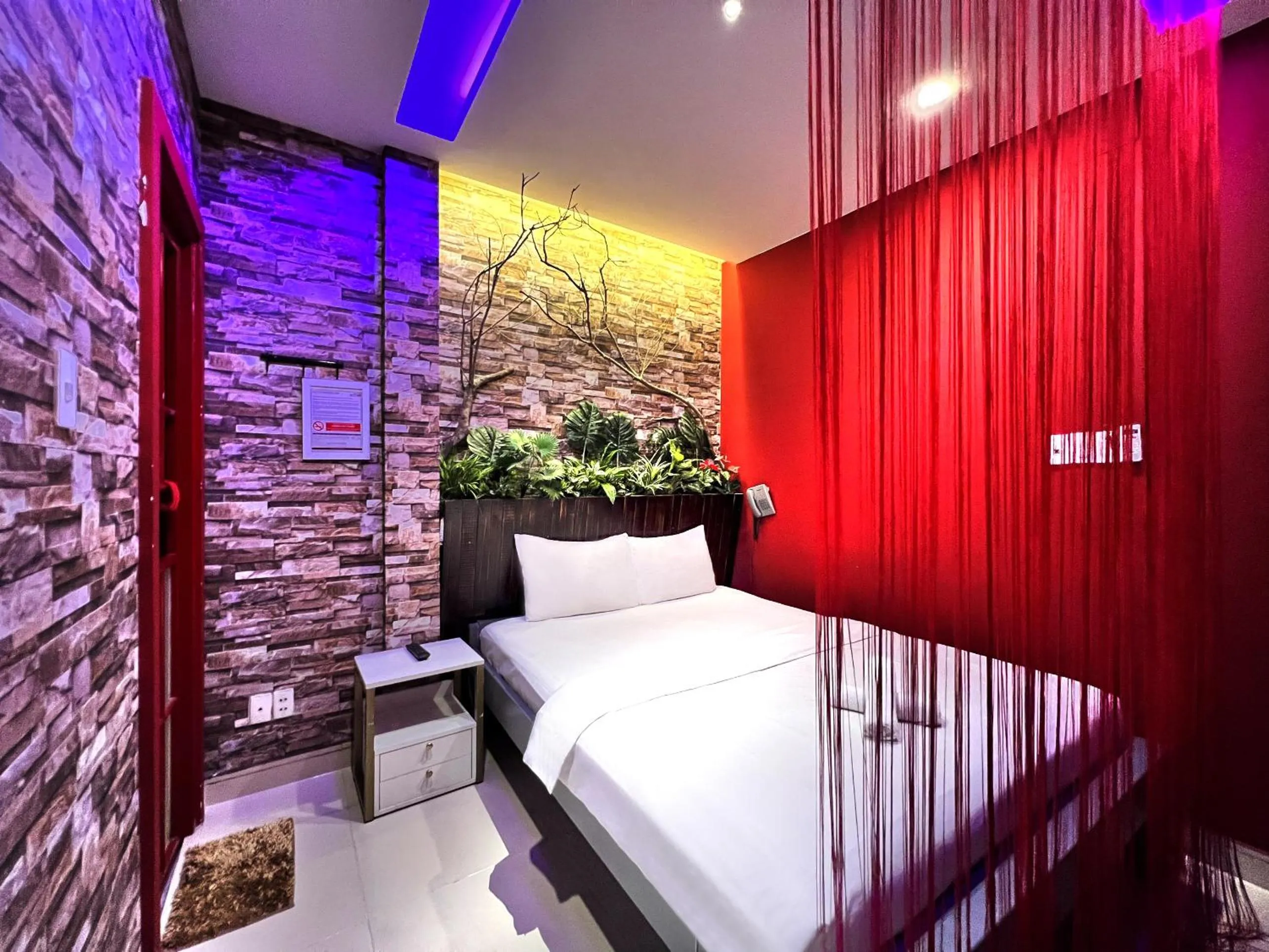 Bed in Loove Hotel - Khách Sạn Tình Yêu