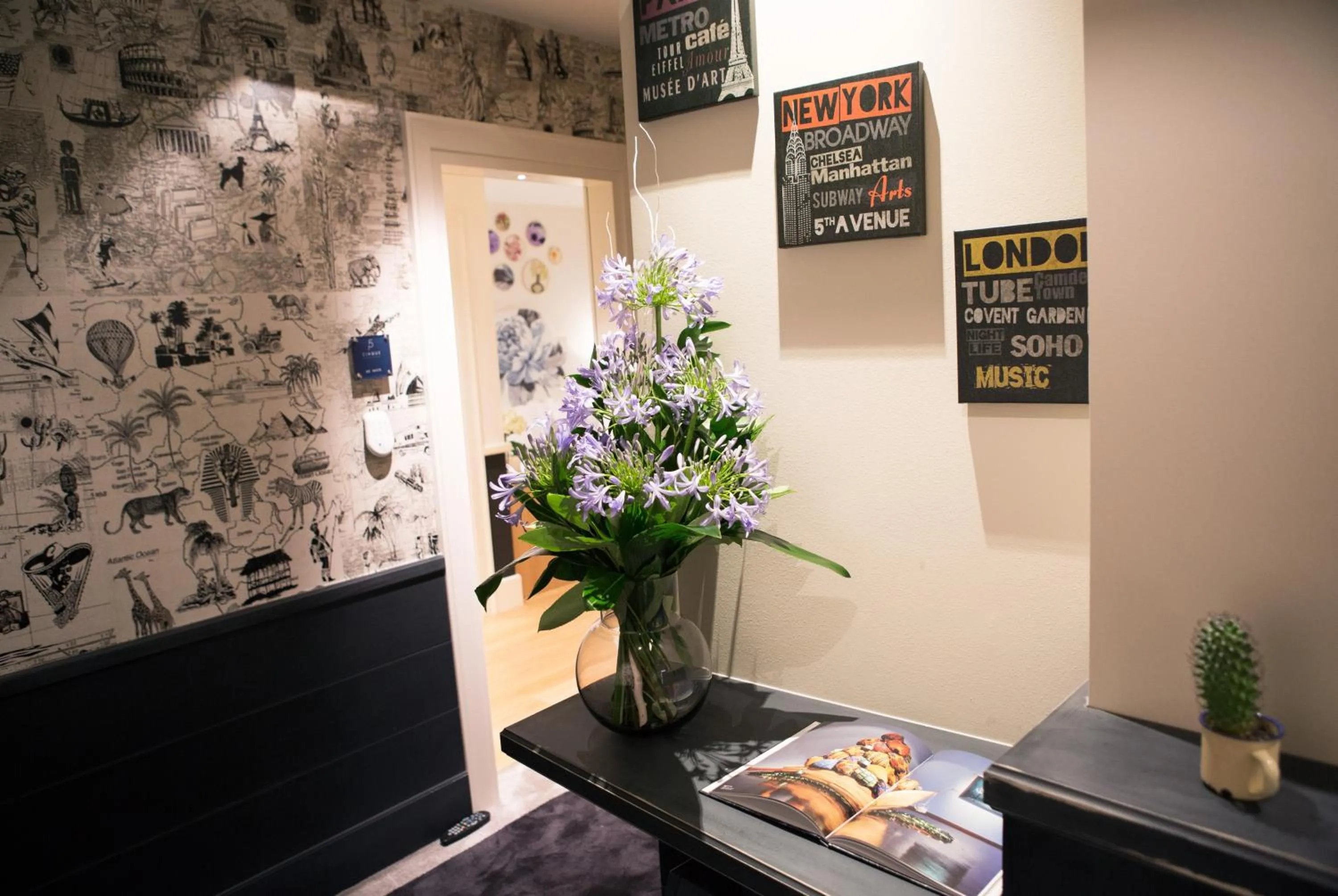 Lobby or reception in Cinque Rooms