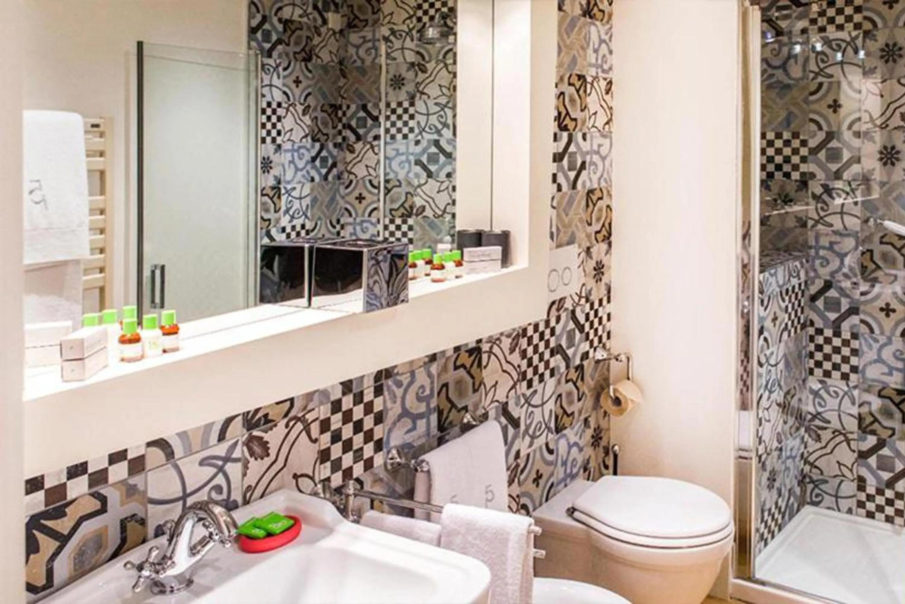 Shower in Cinque Rooms