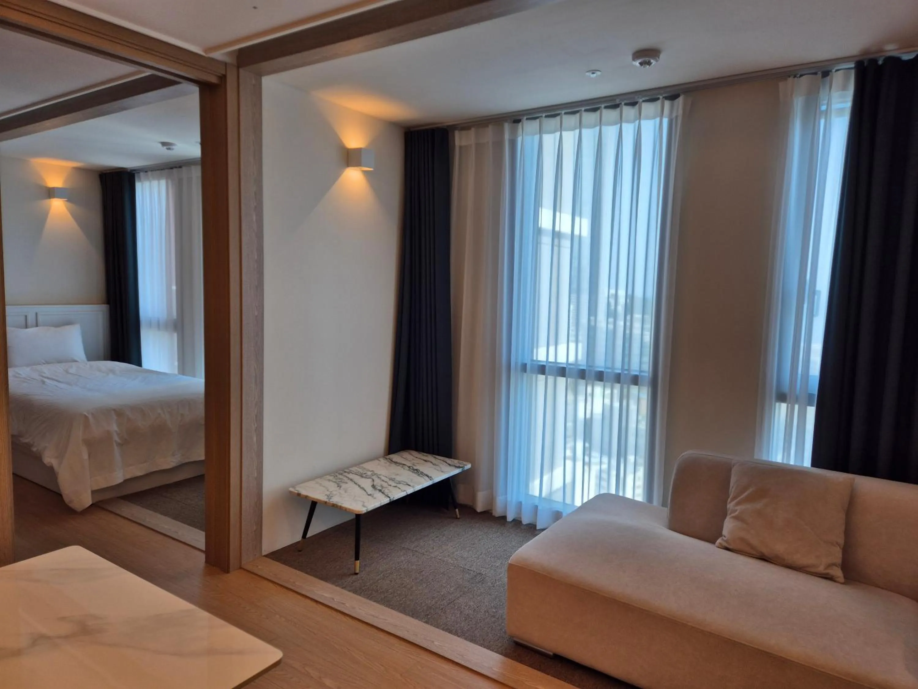 Living room, Bed in The solid residence - Elbon the stay by haeundae