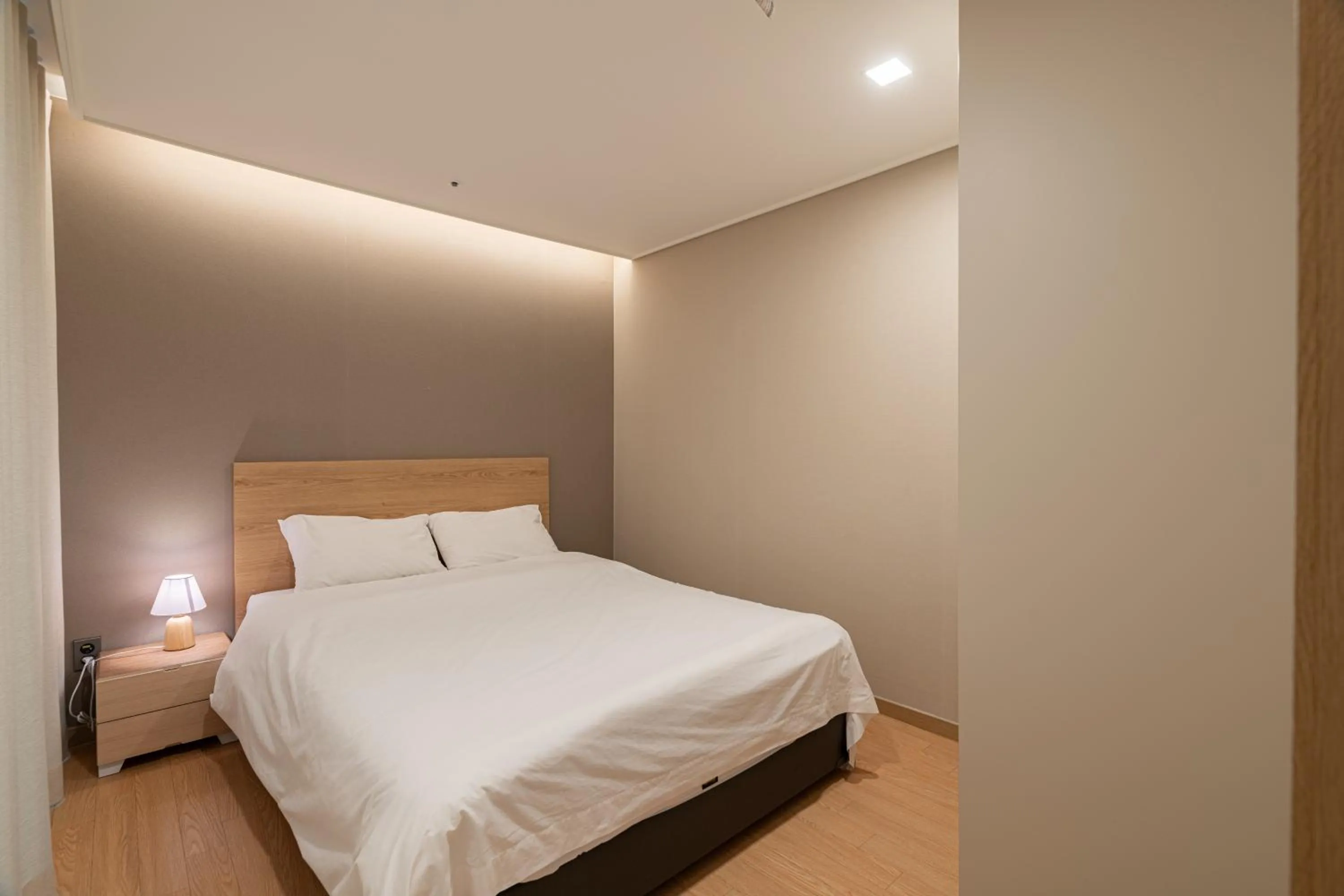 Bedroom, Bed in The solid residence - Elbon the stay by haeundae