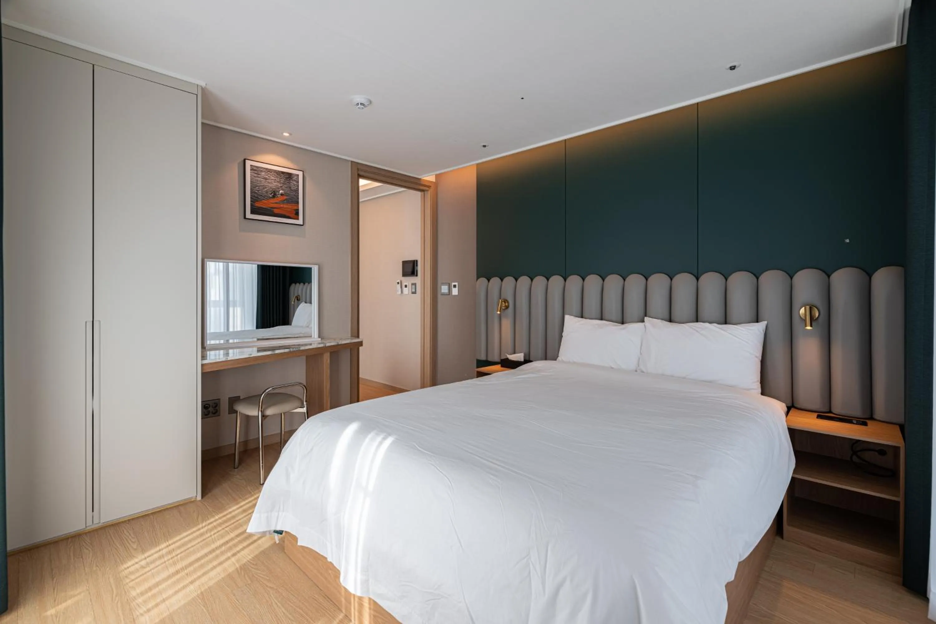 Bedroom, Bed in The solid residence - Elbon the stay by haeundae