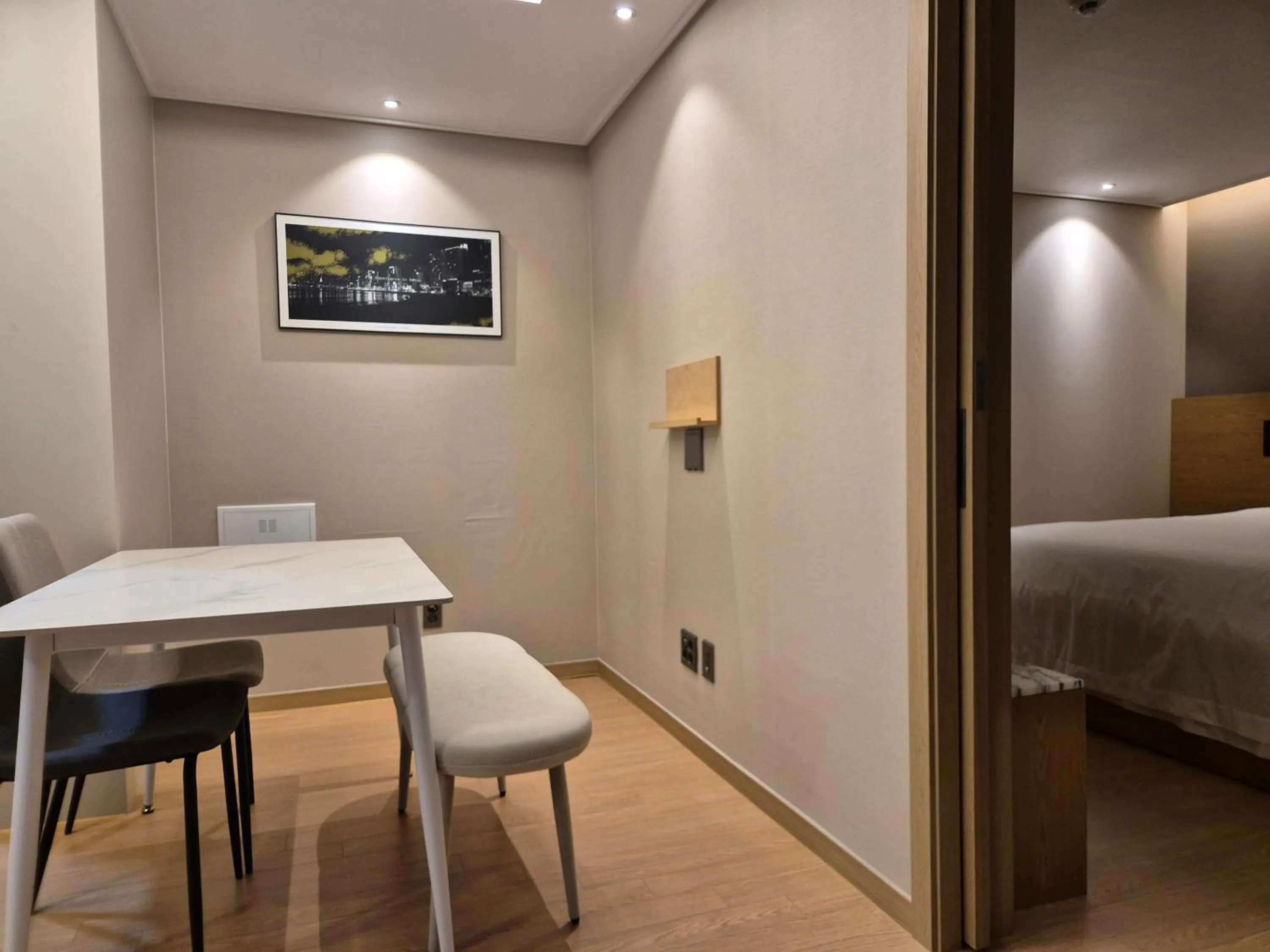 Living room, Bed in The solid residence - Elbon the stay by haeundae