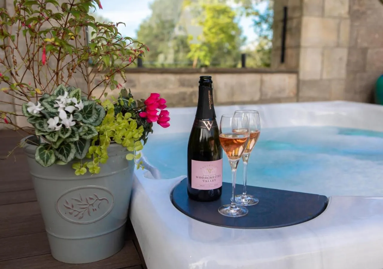 Hot Tub in Burleigh Court Hotel