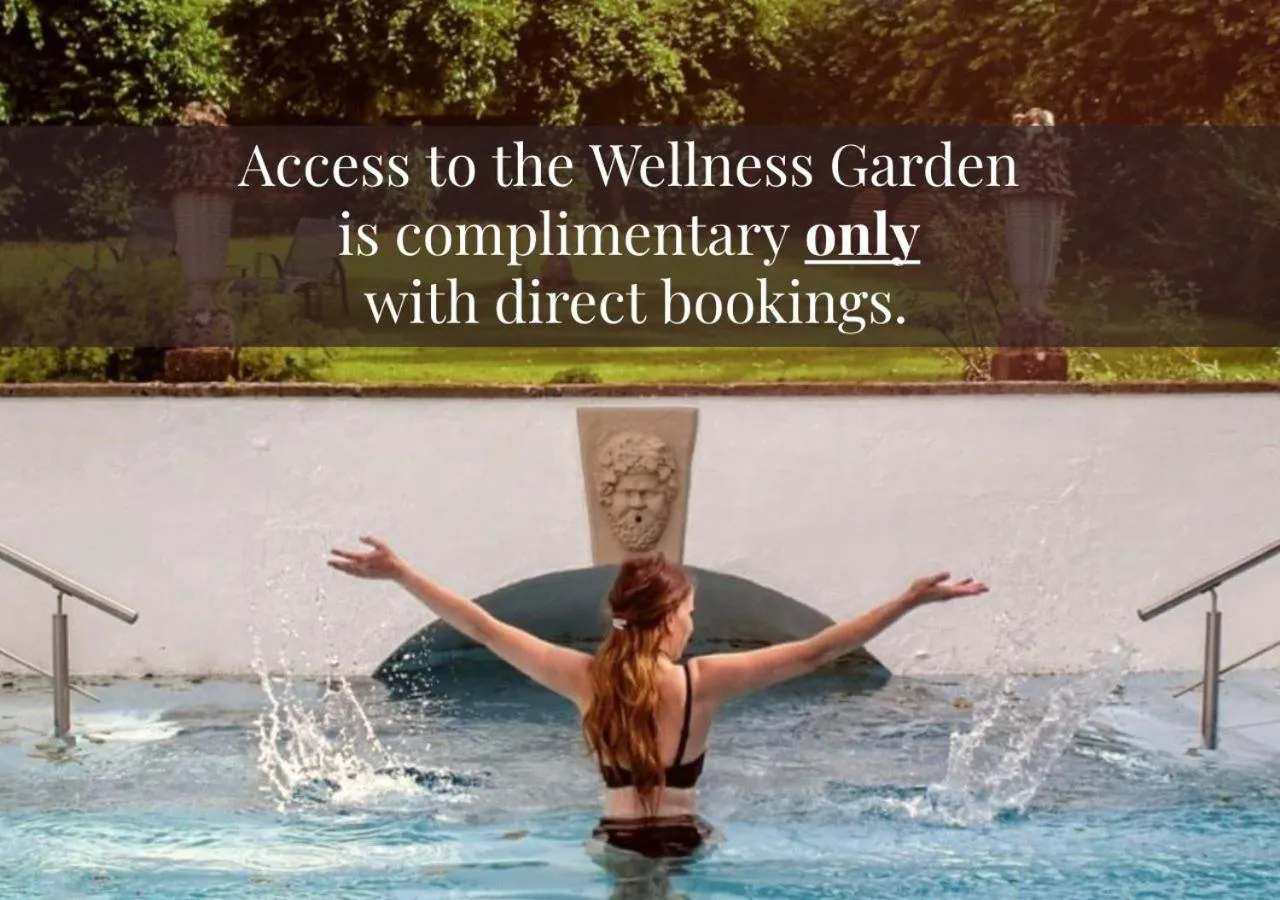 Swimming pool in Burleigh Court Hotel