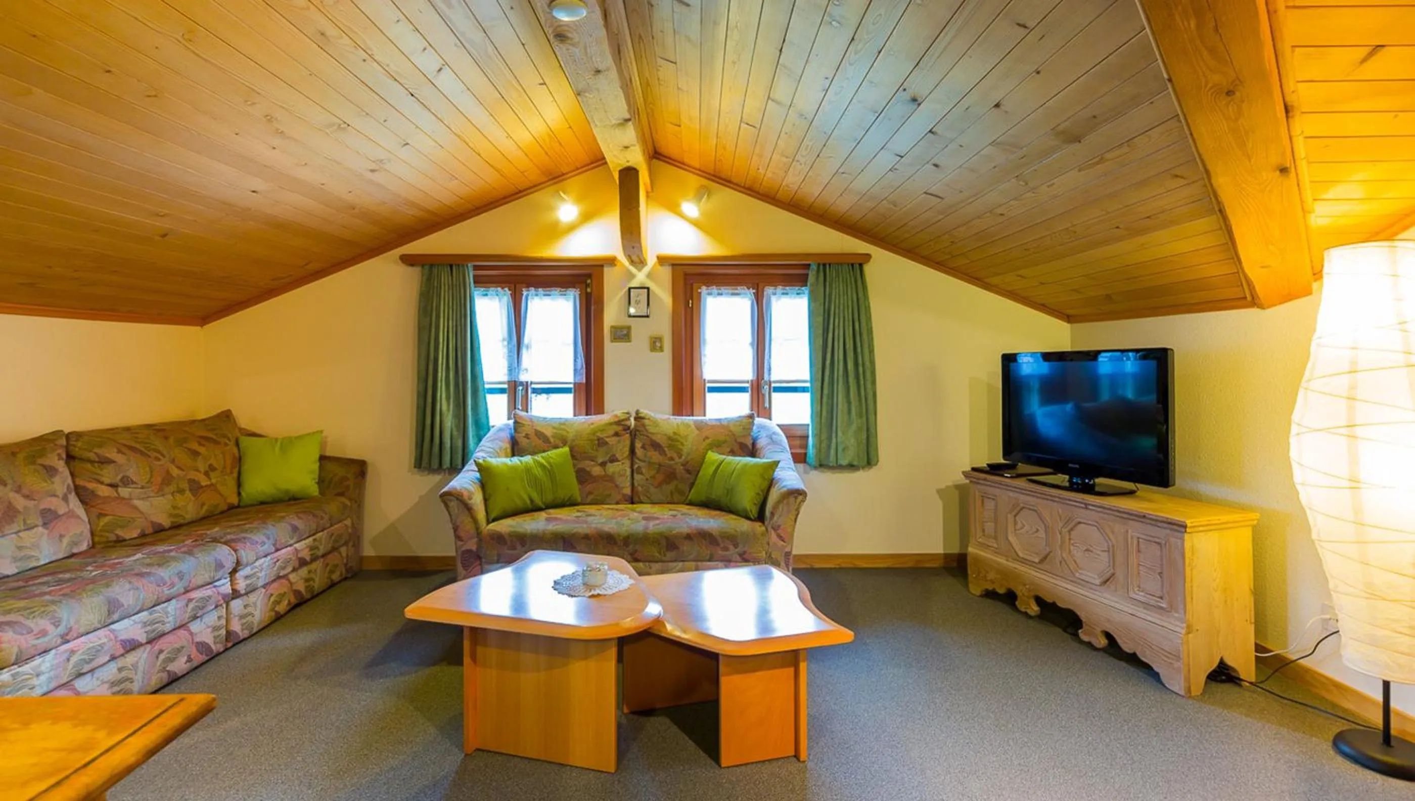 Photo of the whole room in Swiss Lodge Joopi