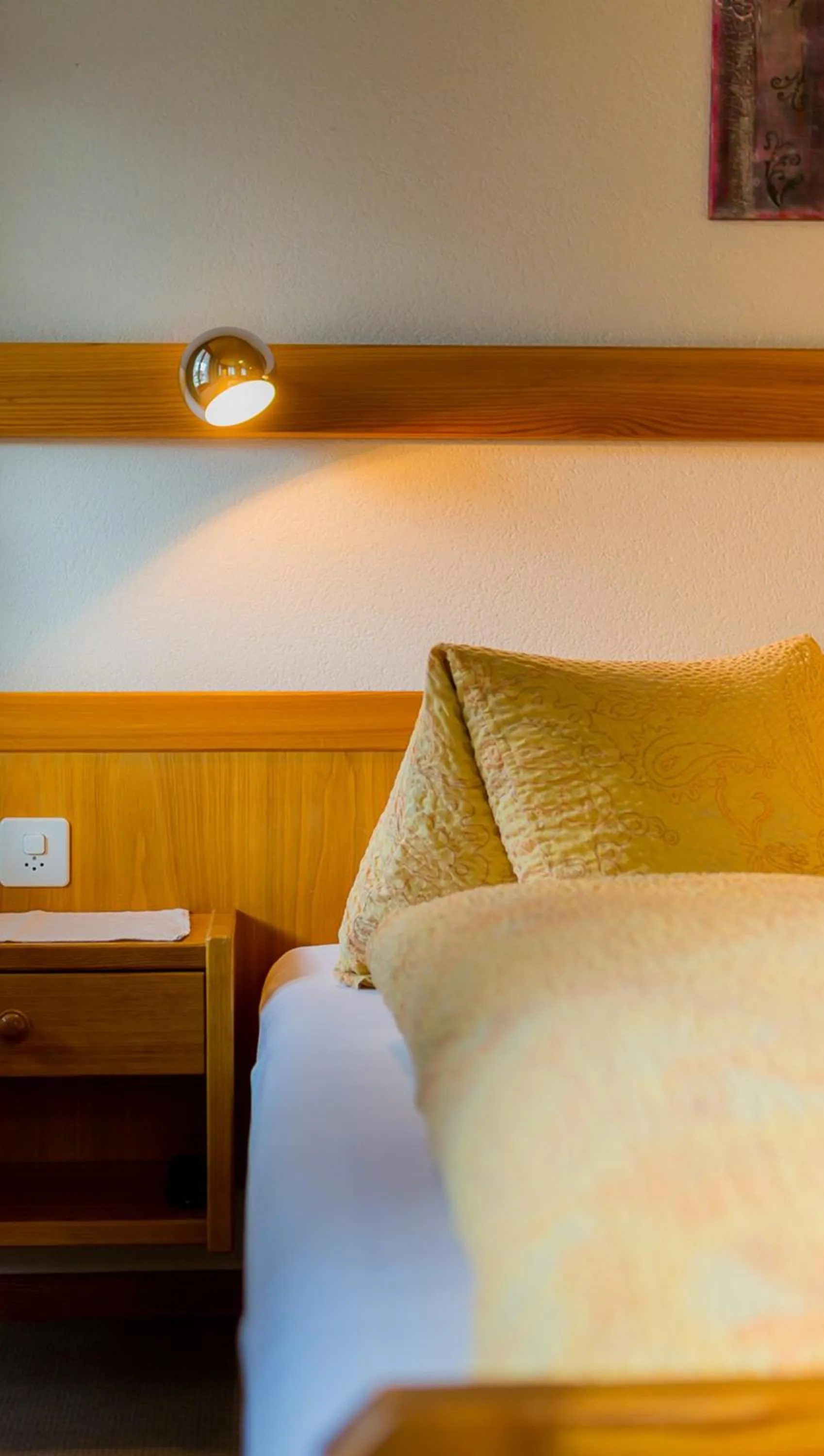 Photo of the whole room, Bed in Swiss Lodge Joopi