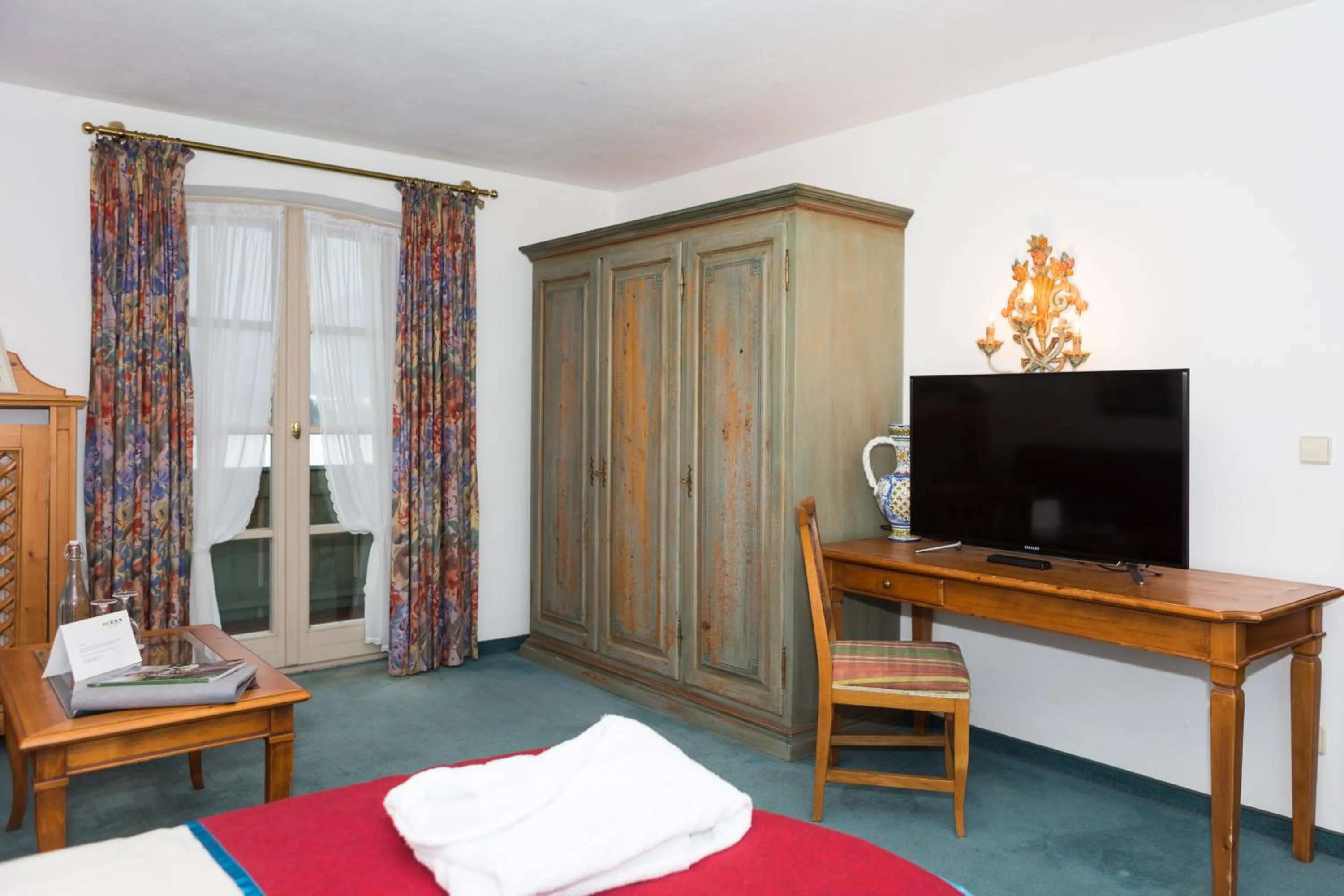 Photo of the whole room, Bed in DEVA Villa Mittermaier