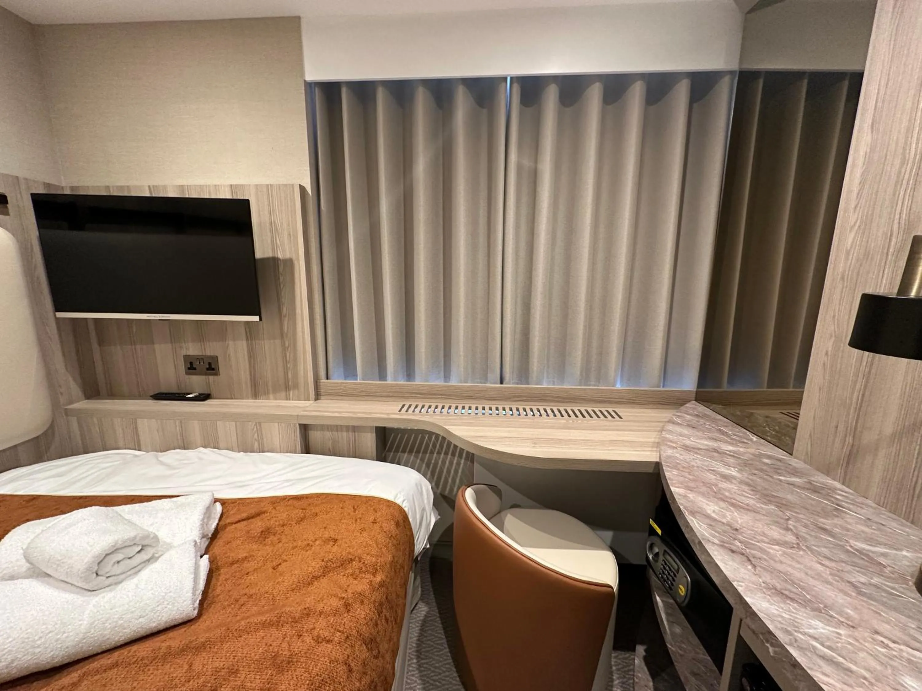 Bed in Mabledon Court Hotel