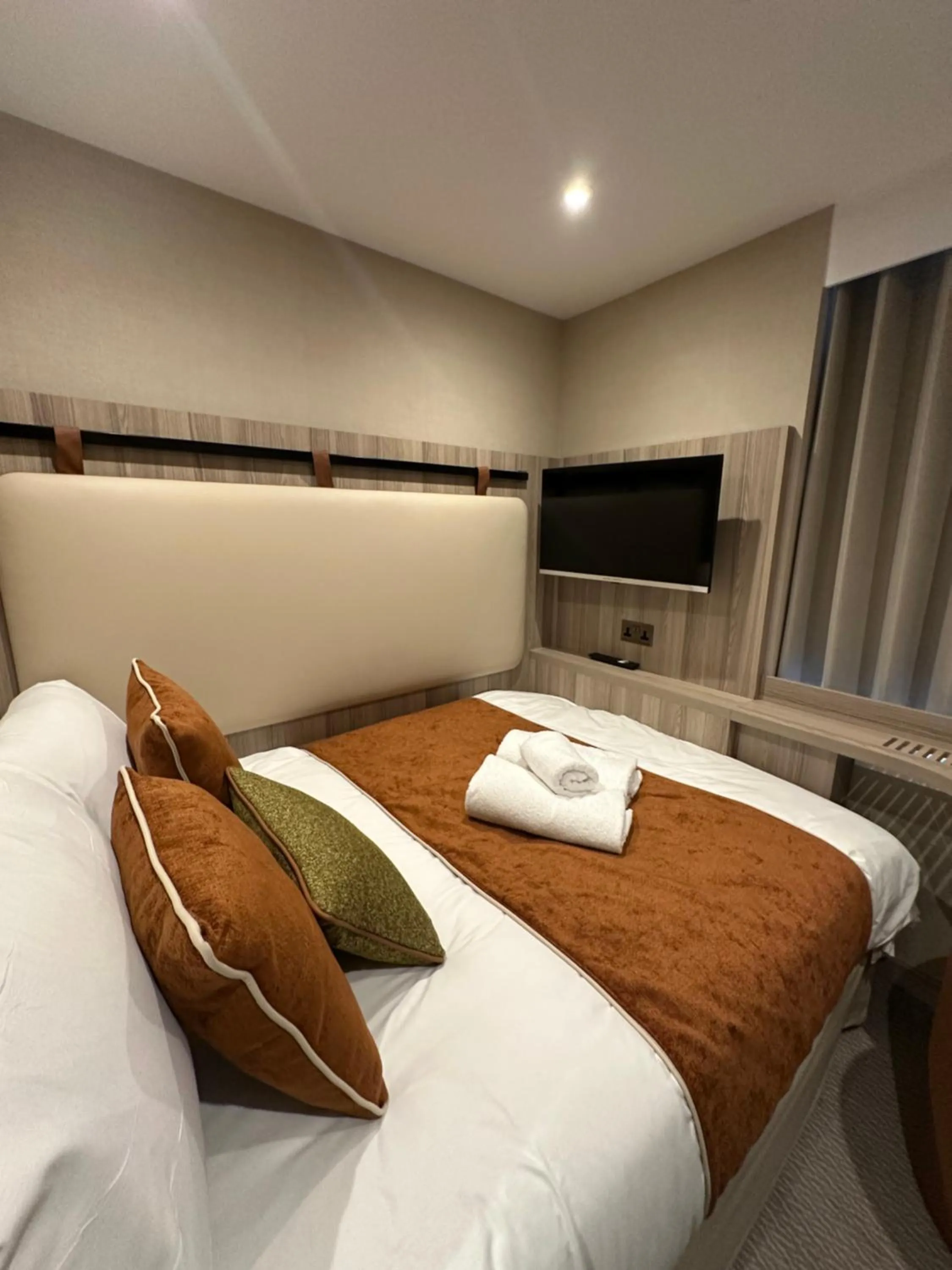 Bed in Mabledon Court Hotel