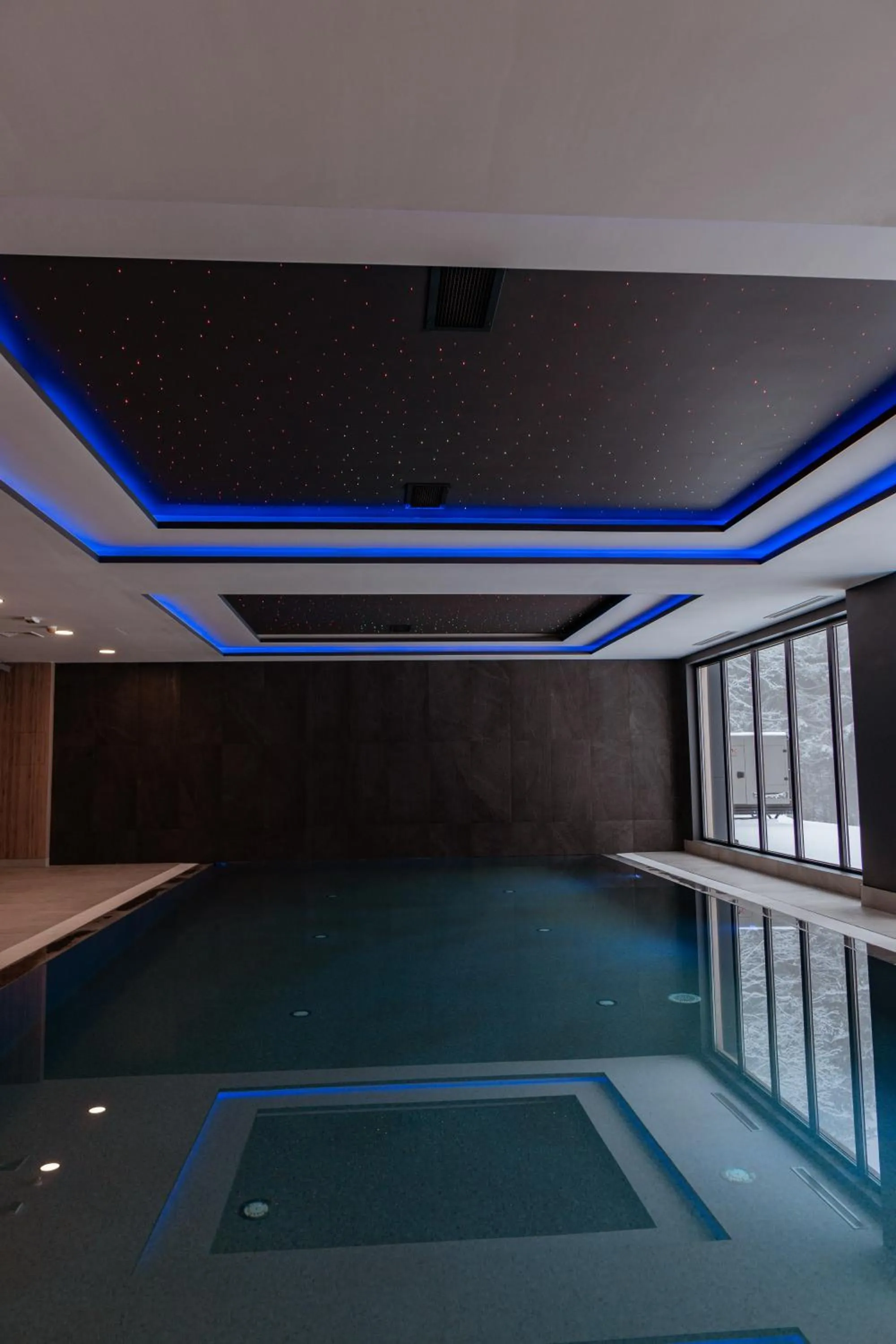 Pool view in Aparthotel Zlatni Javor