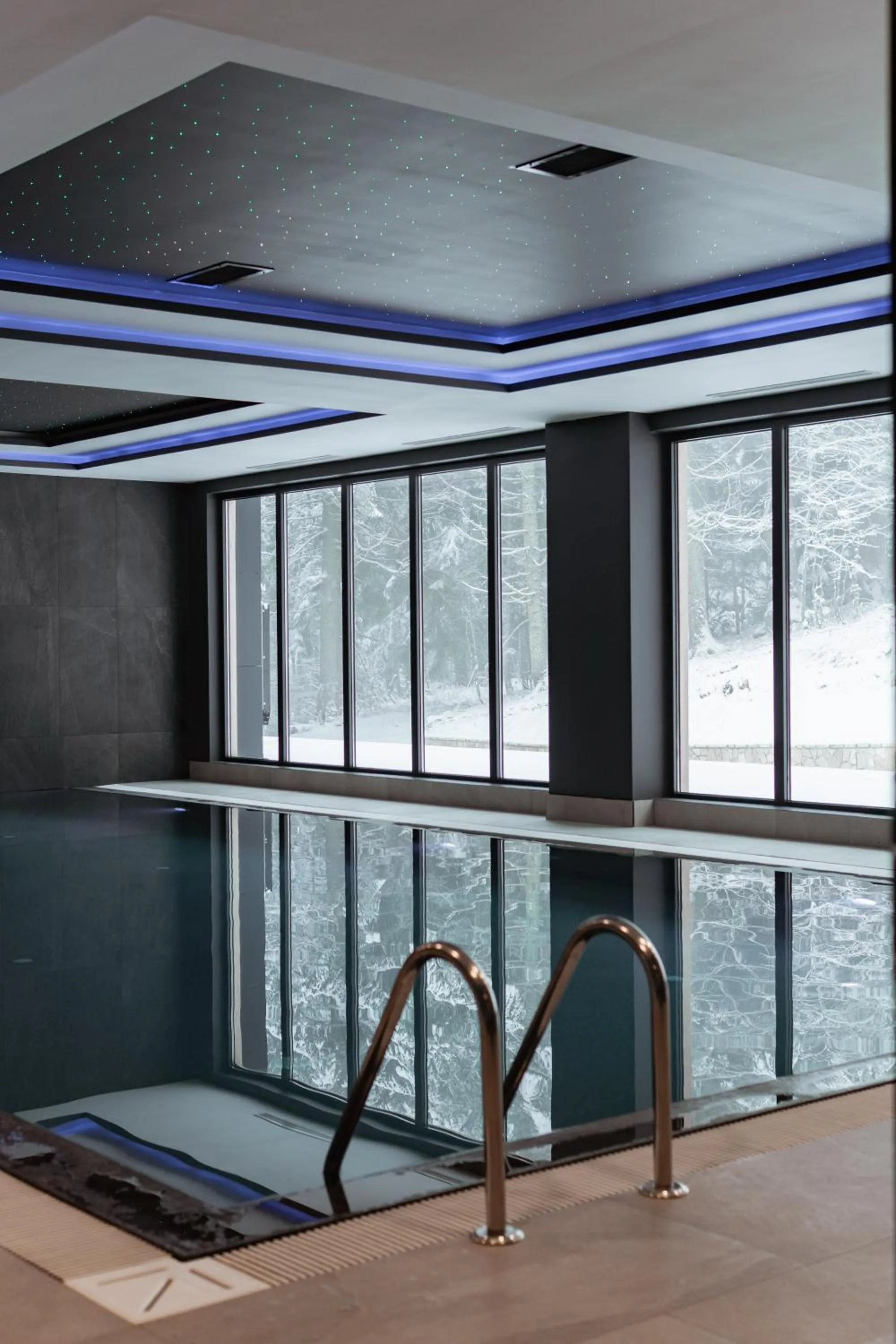 Pool view in Aparthotel Zlatni Javor