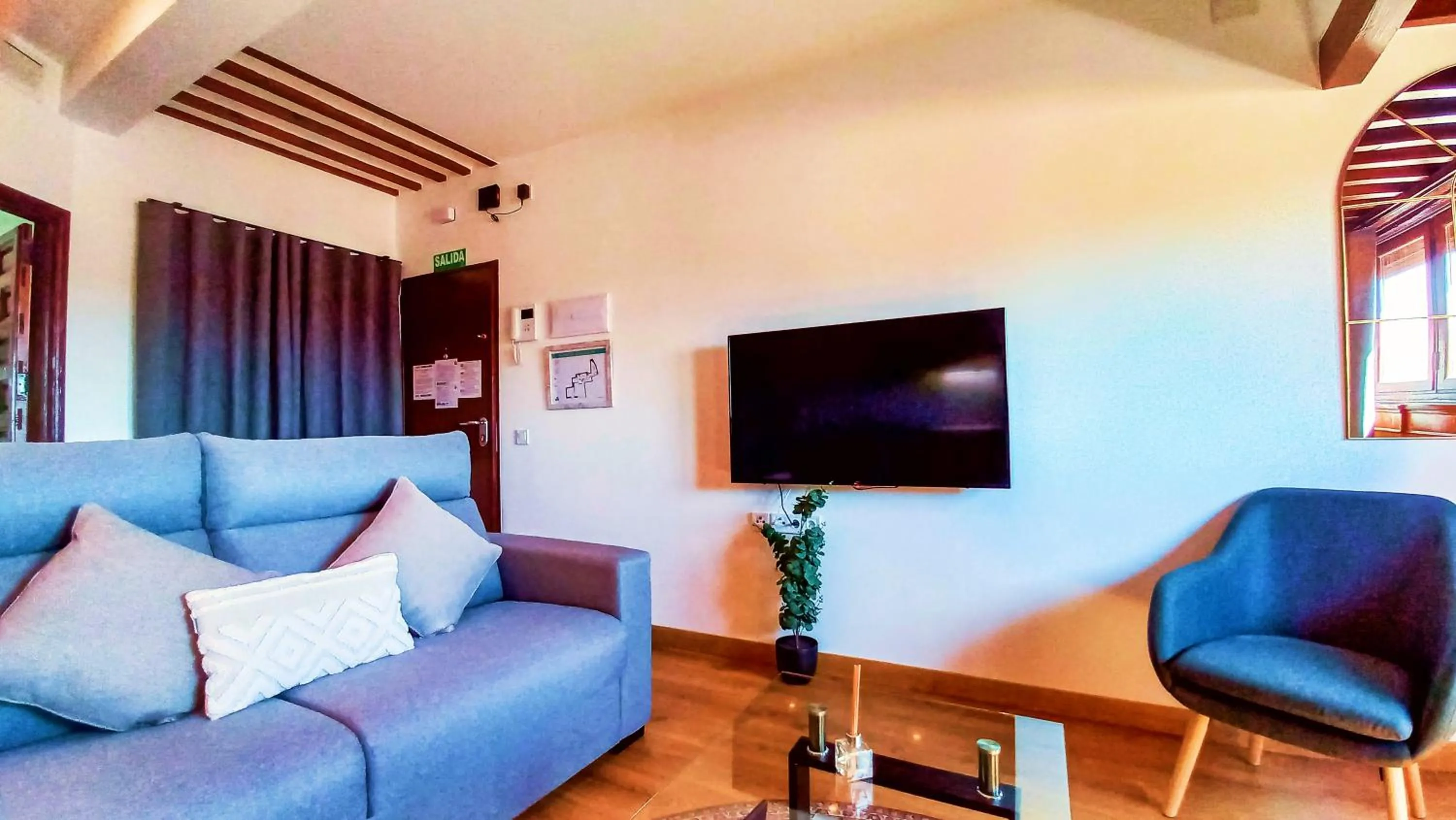 TV and multimedia in Casón De Los López Apartments