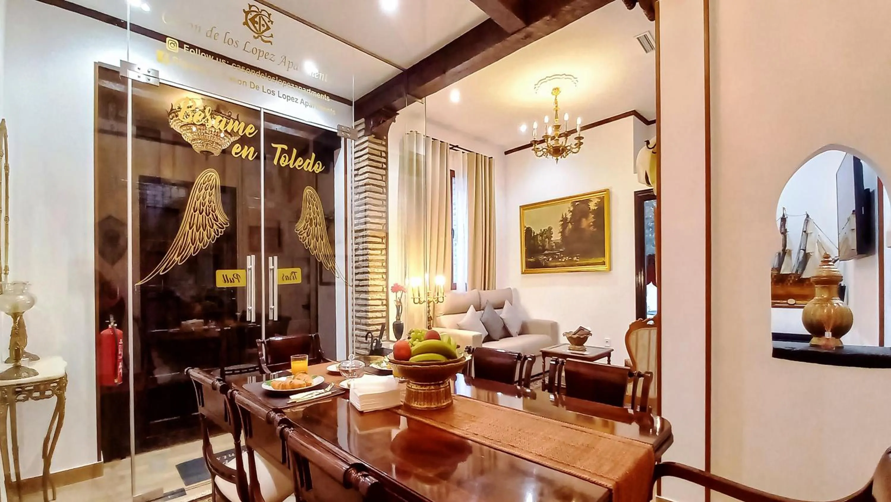 TV and multimedia in Casón De Los López Apartments