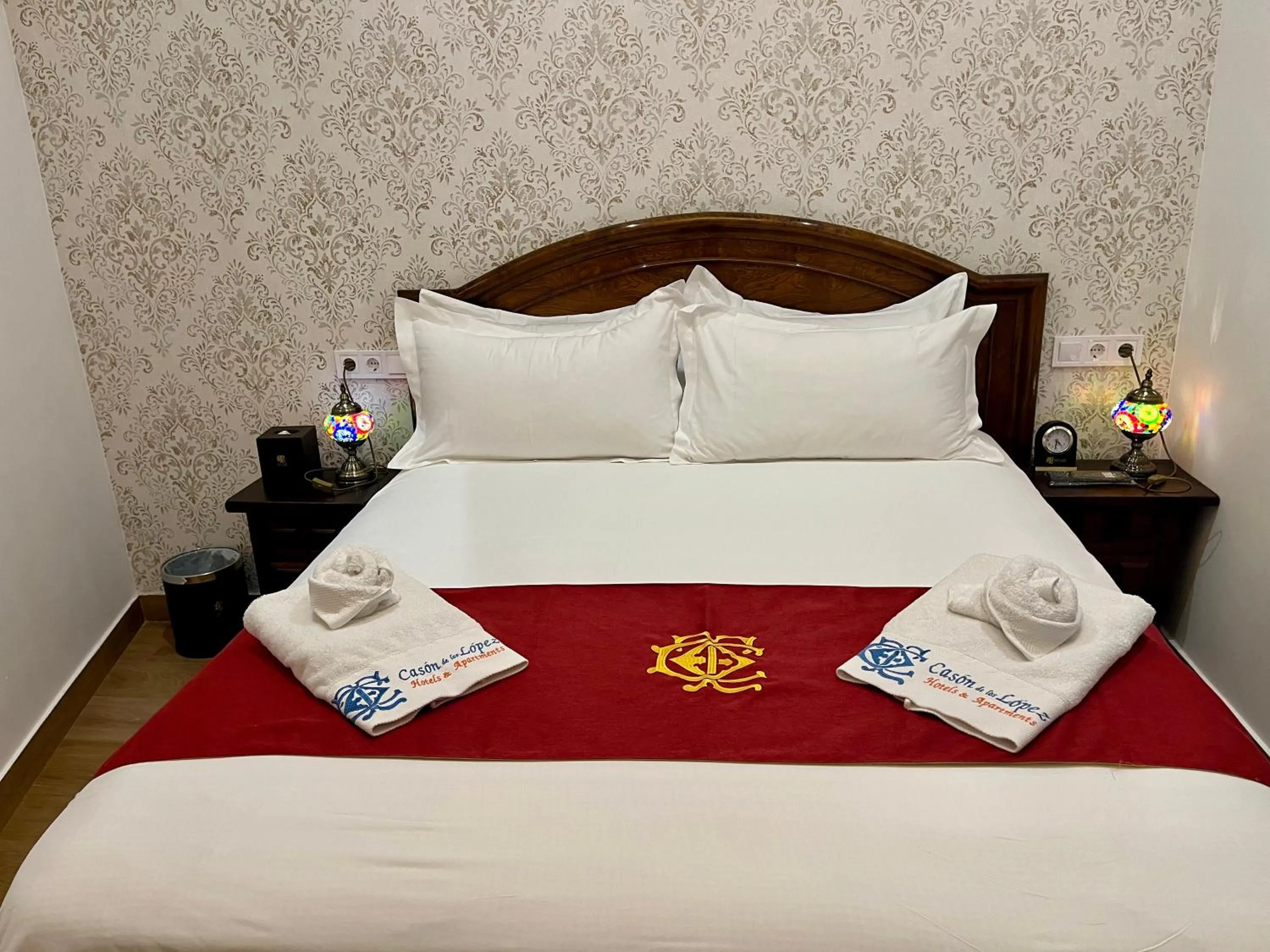 Bedroom, Bed in Casón De Los López Apartments