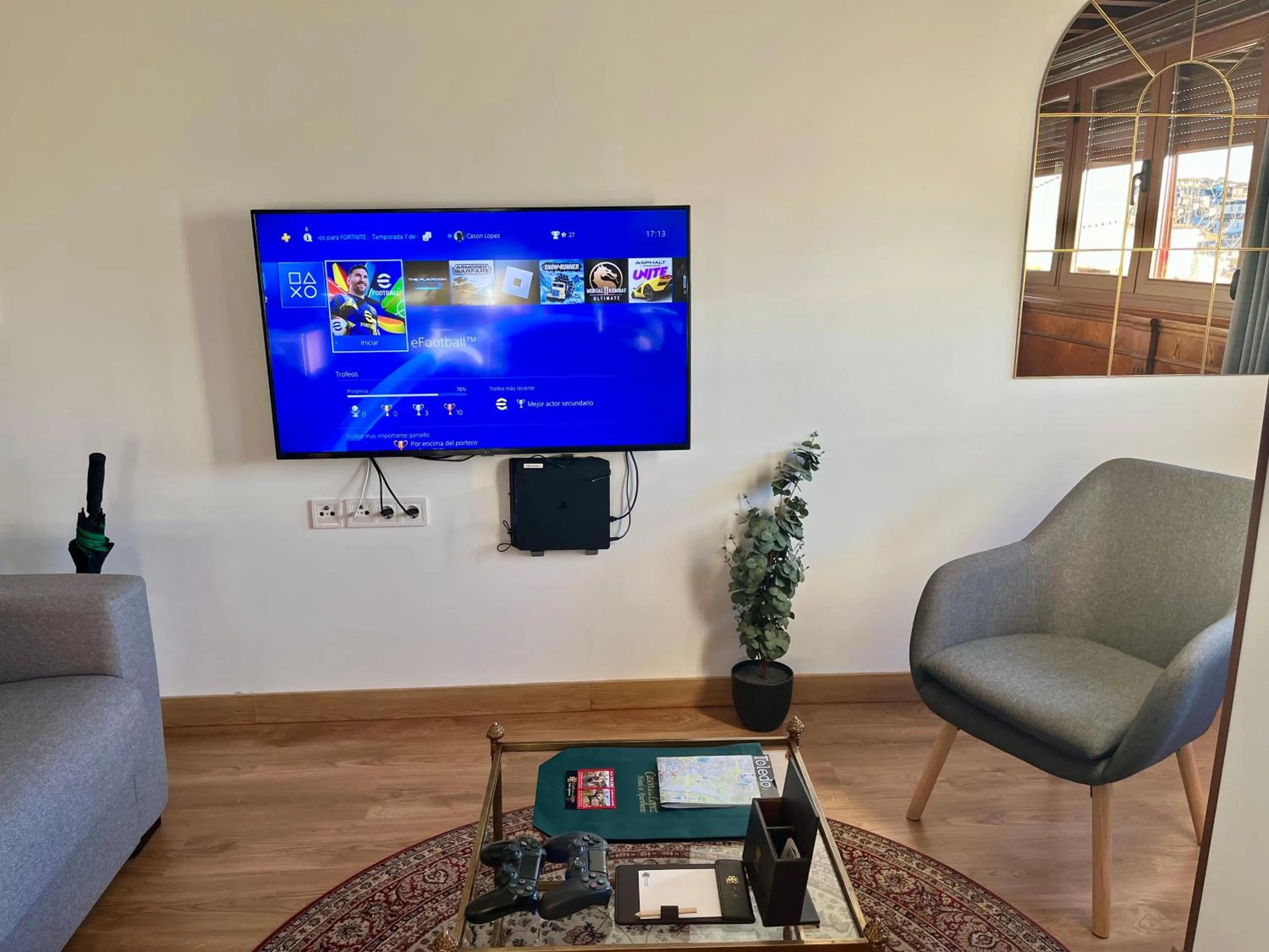 TV and multimedia in Casón De Los López Apartments