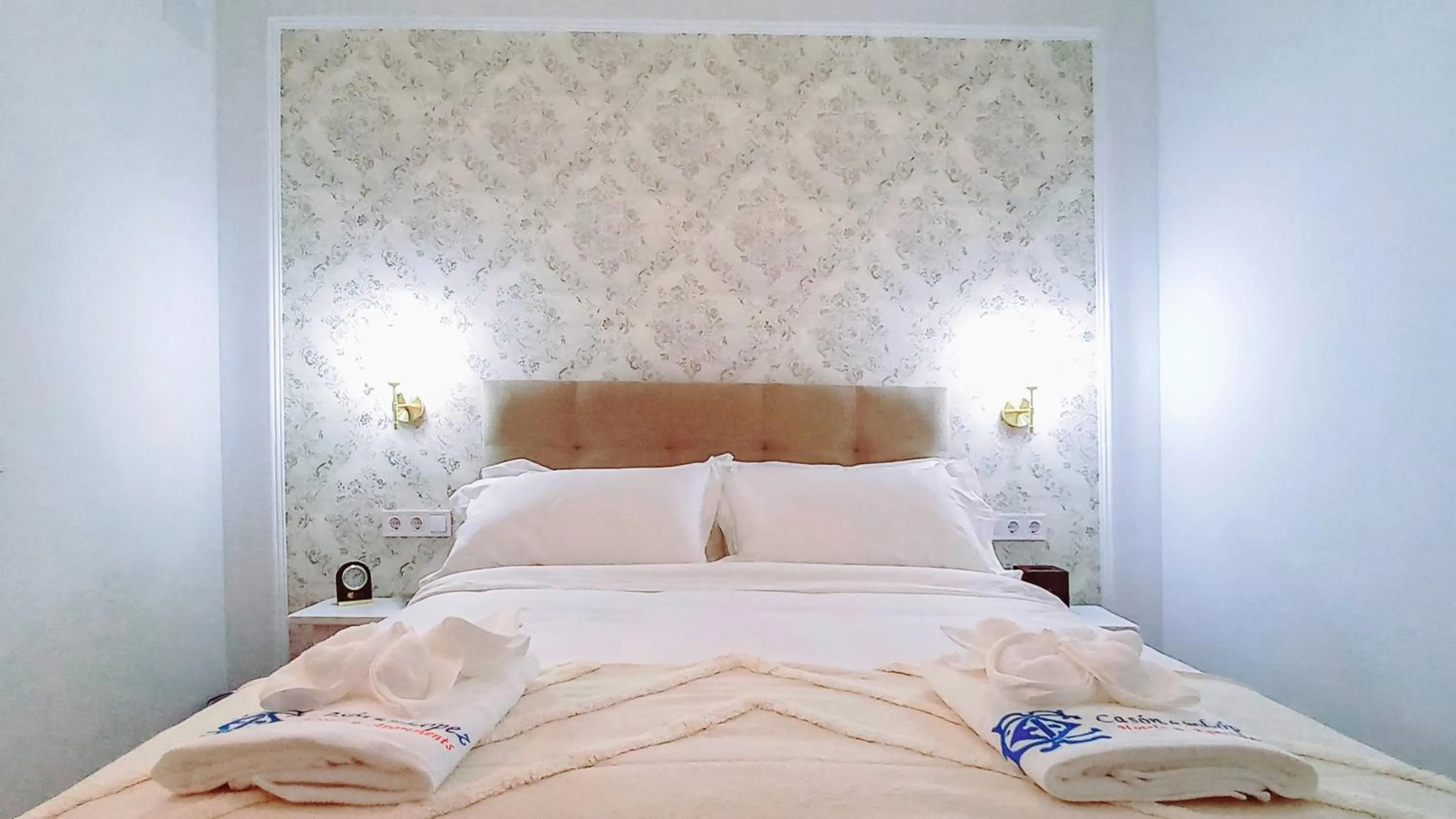 Bed in Casón De Los López Apartments
