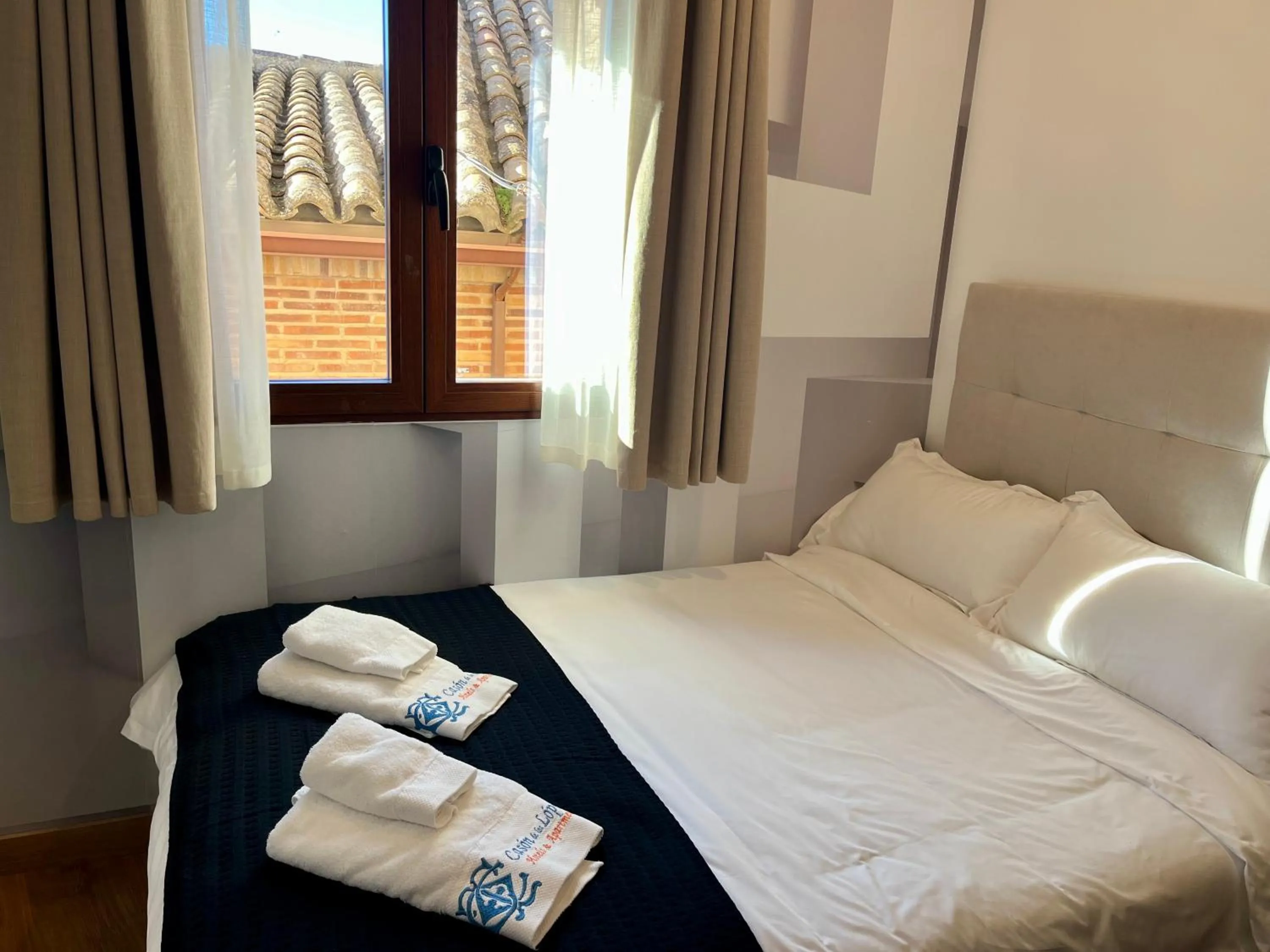 Bedroom, Bed in Casón De Los López Apartments