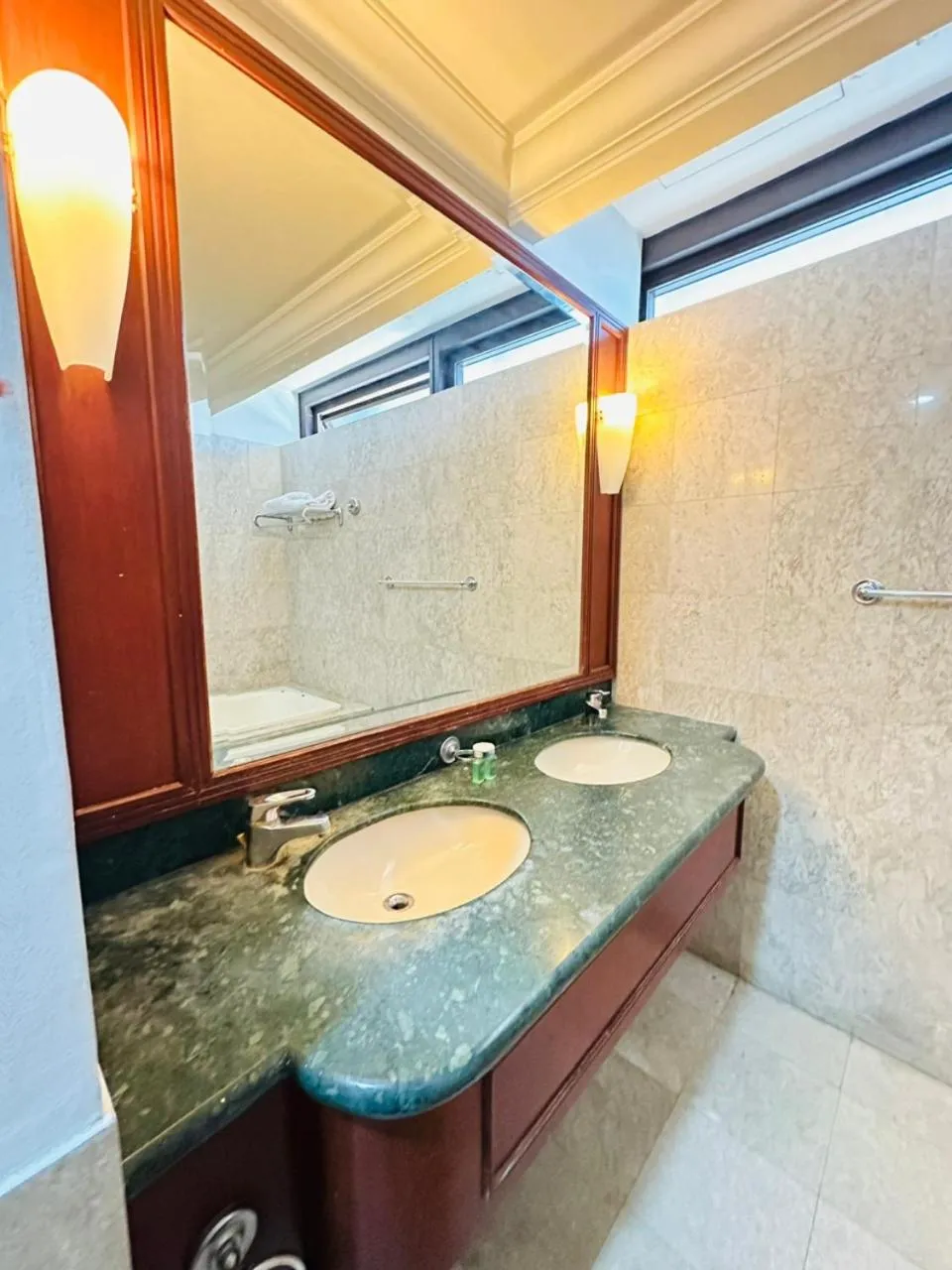 KL COZY GOLD SUITE At TIMES SQUARE