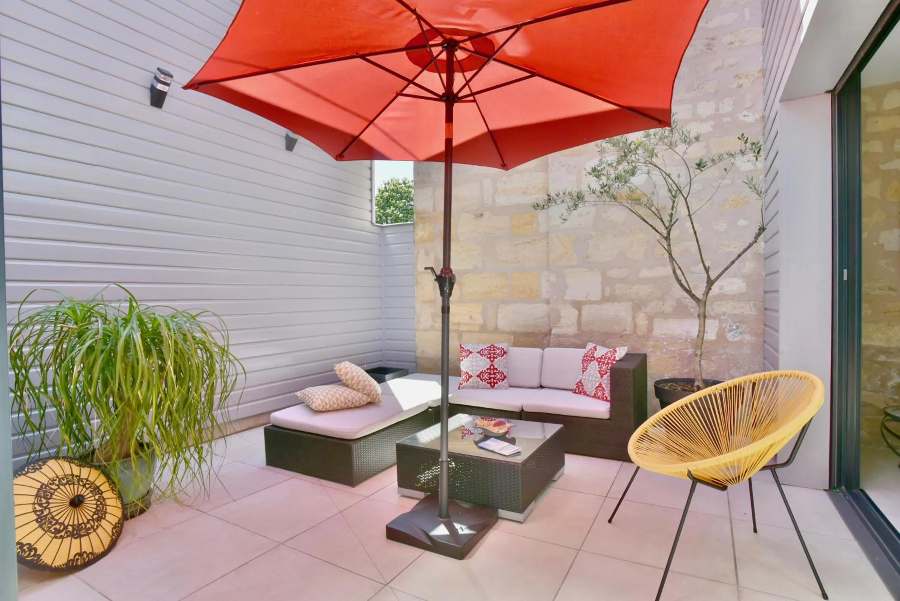 Patio in Chambres à Bord'O