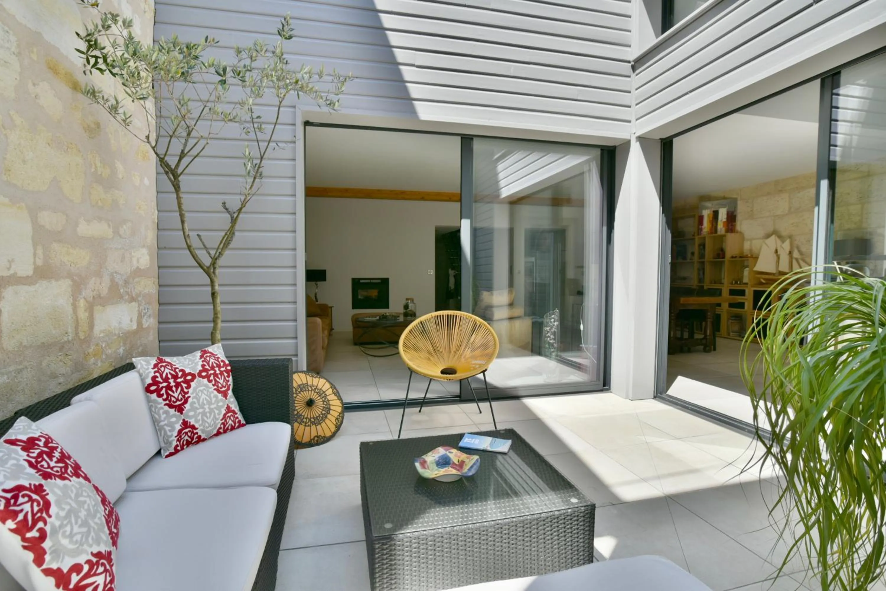 Patio in Chambres à Bord'O