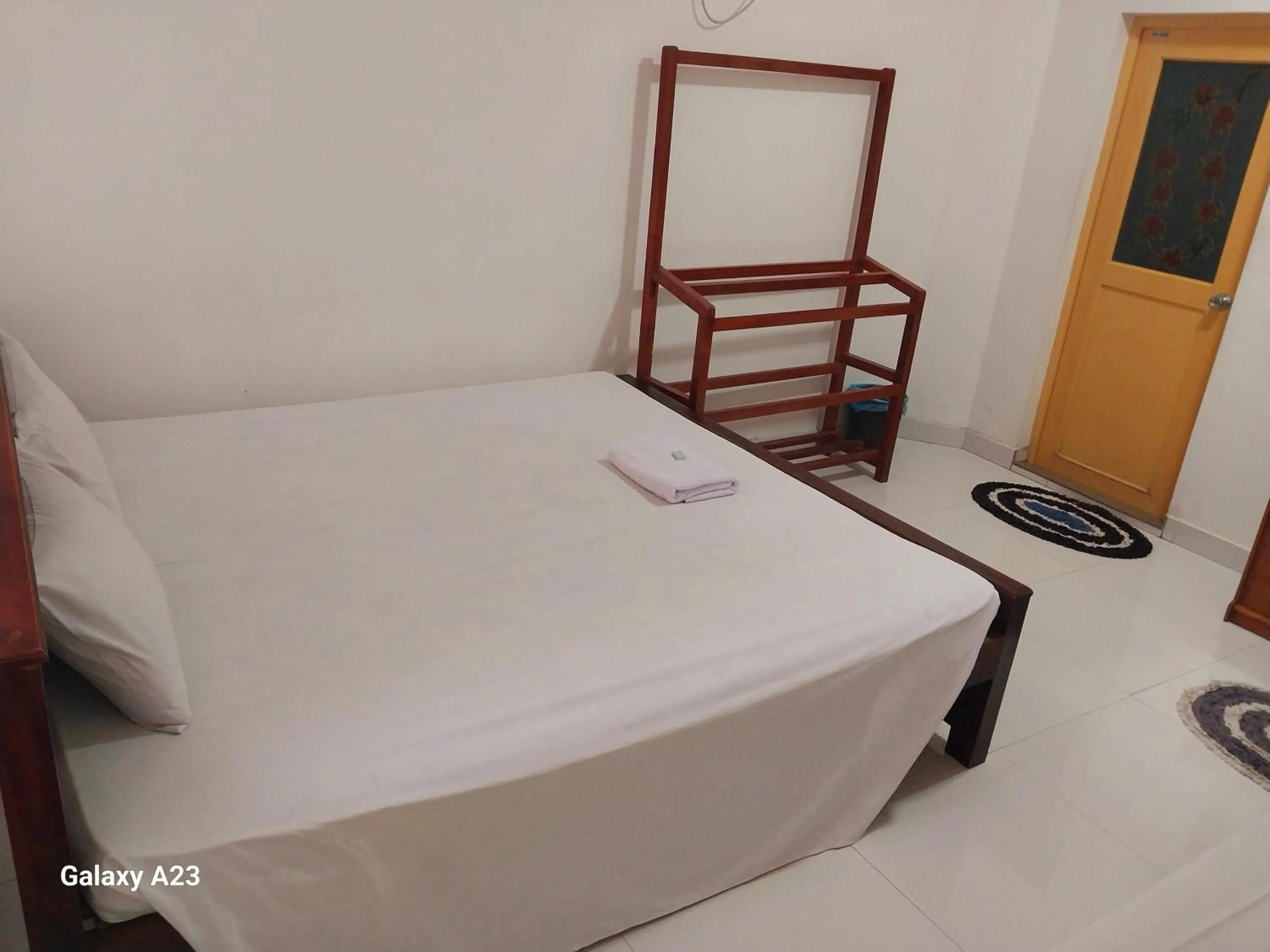 Bed in Senanayaka Holiday Inn