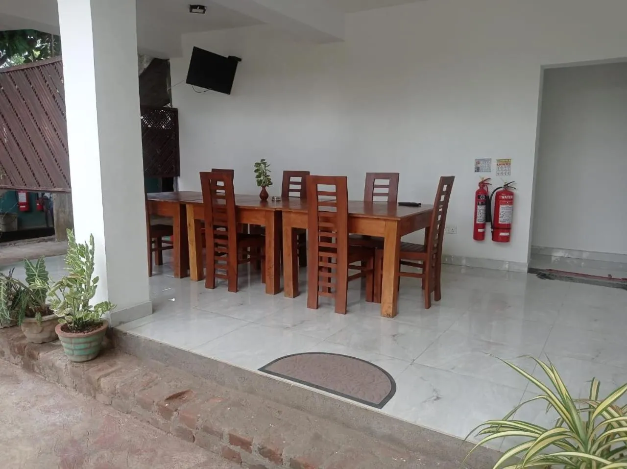Seating area in Senanayaka Holiday Inn