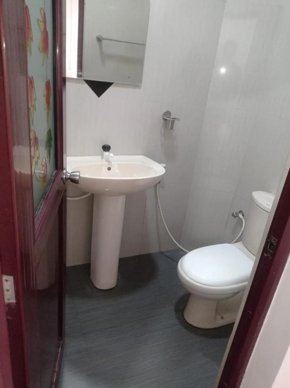 Toilet in Senanayaka Holiday Inn