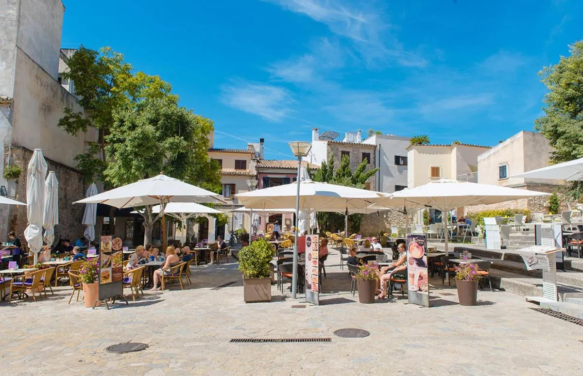 Restaurant/places to eat in Calvario Plaza Hotel