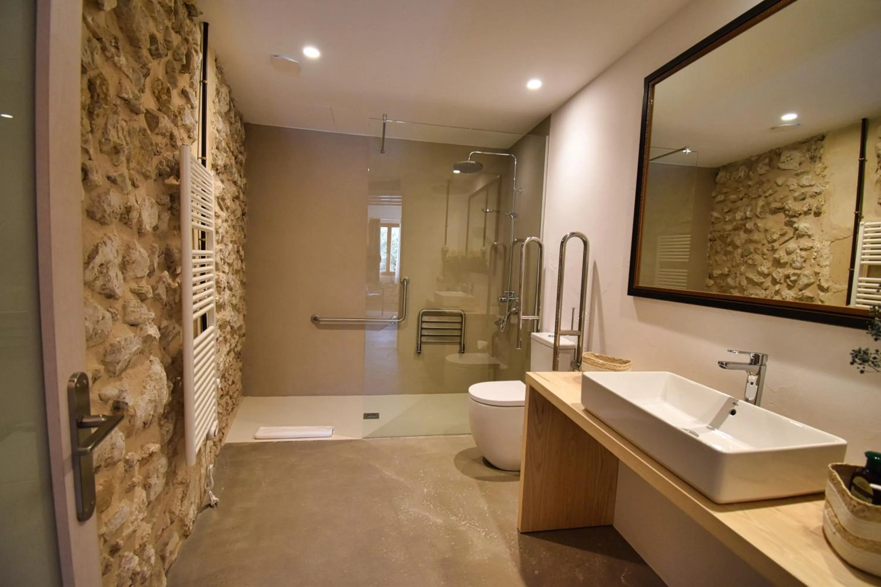 Shower in Calvario Plaza Hotel