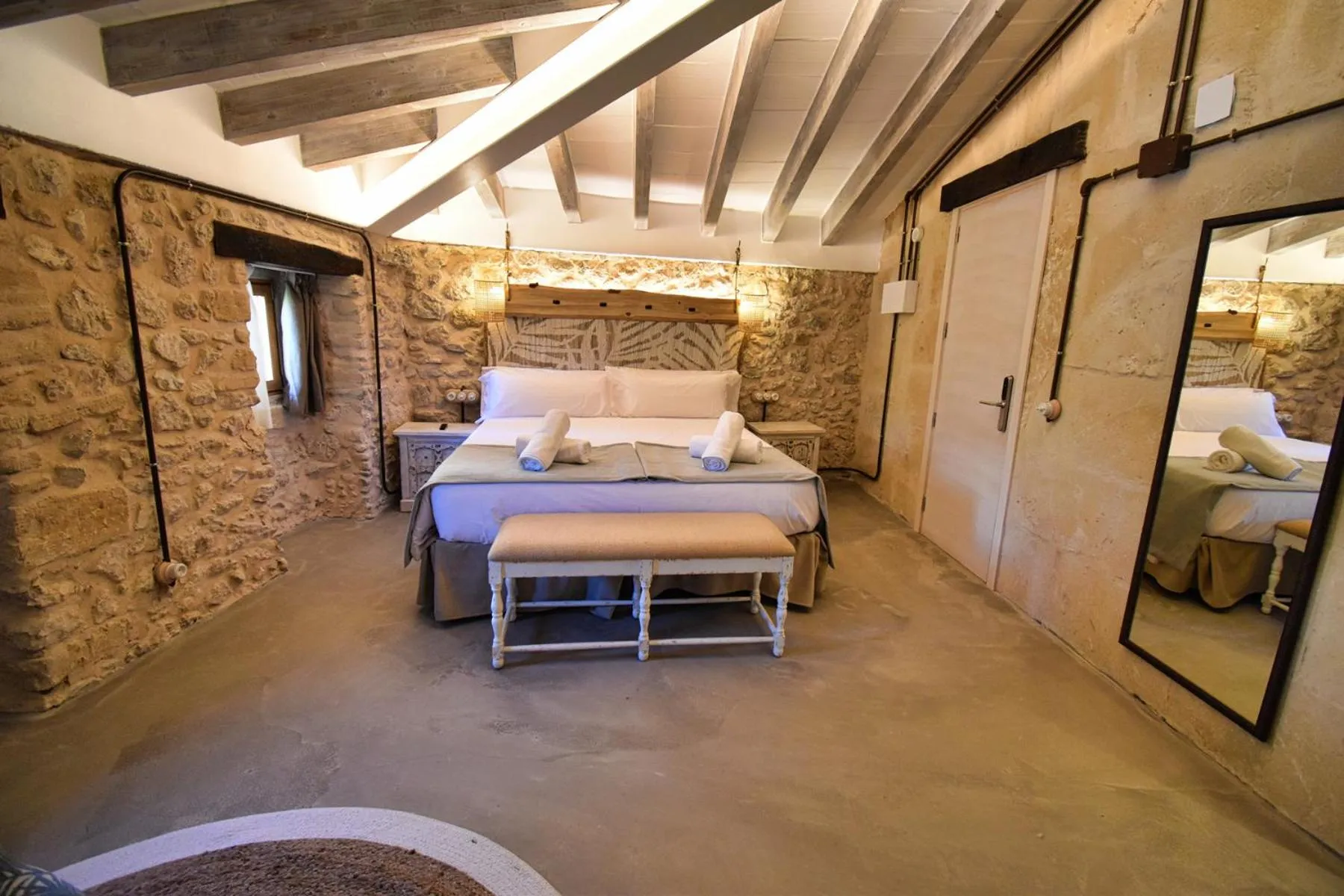 Photo of the whole room, Bed in Calvario Plaza Hotel