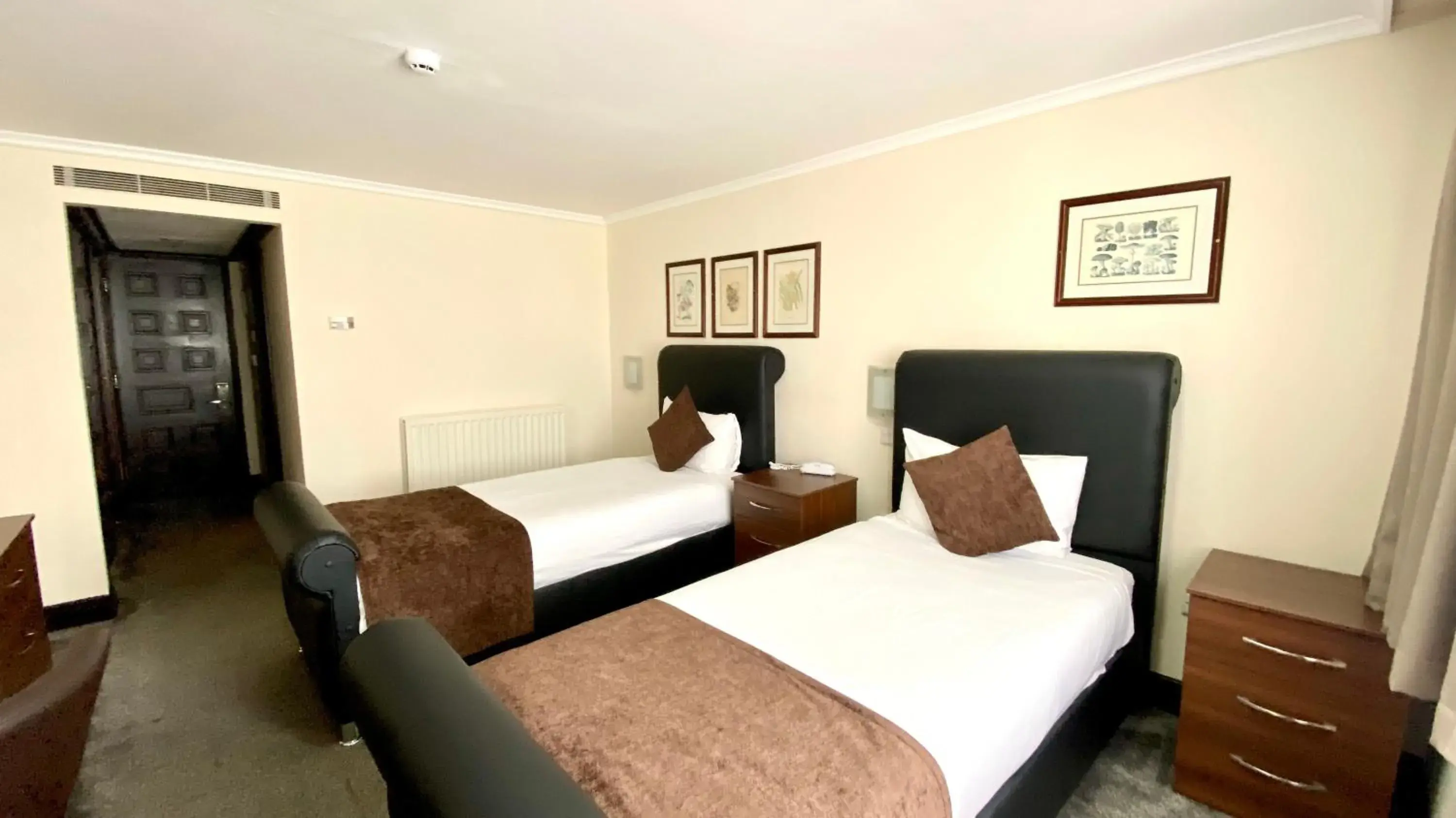 Bed in Europa Gatwick Hotel Bed in Europa Gatwick Hotel