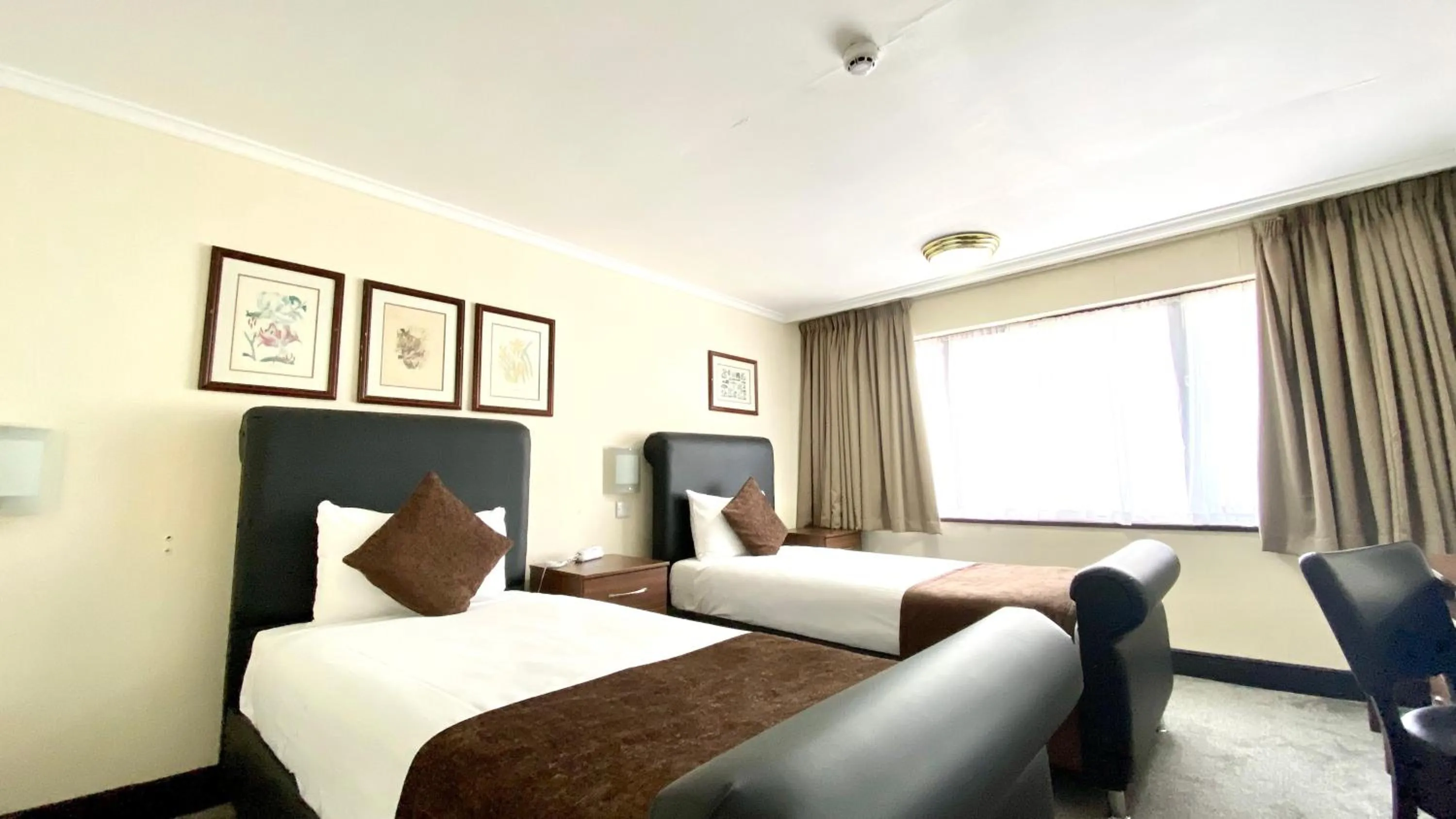 Bed in Europa Gatwick Hotel & Spa