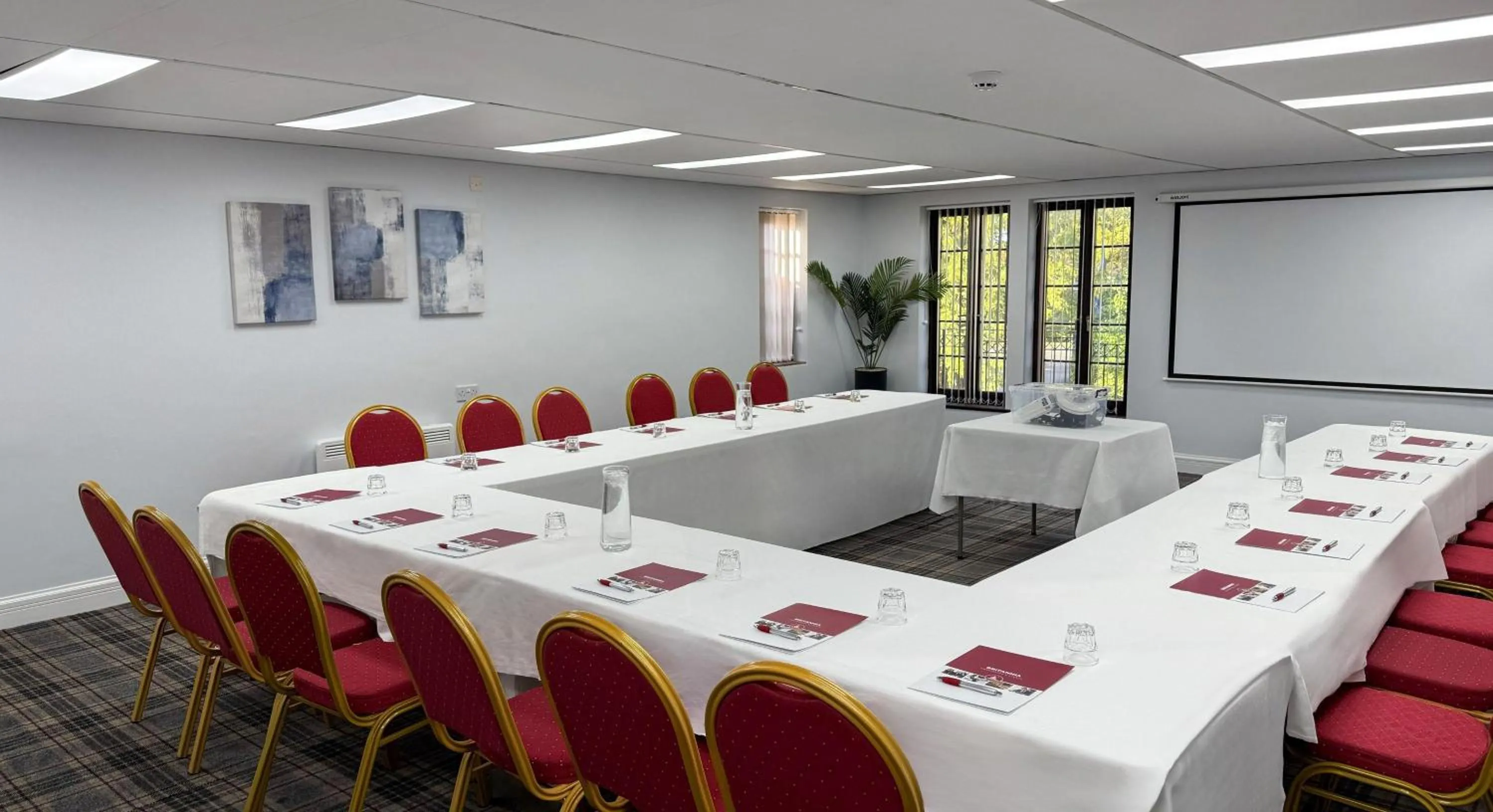 Meeting/conference room in Europa Gatwick Hotel & Spa