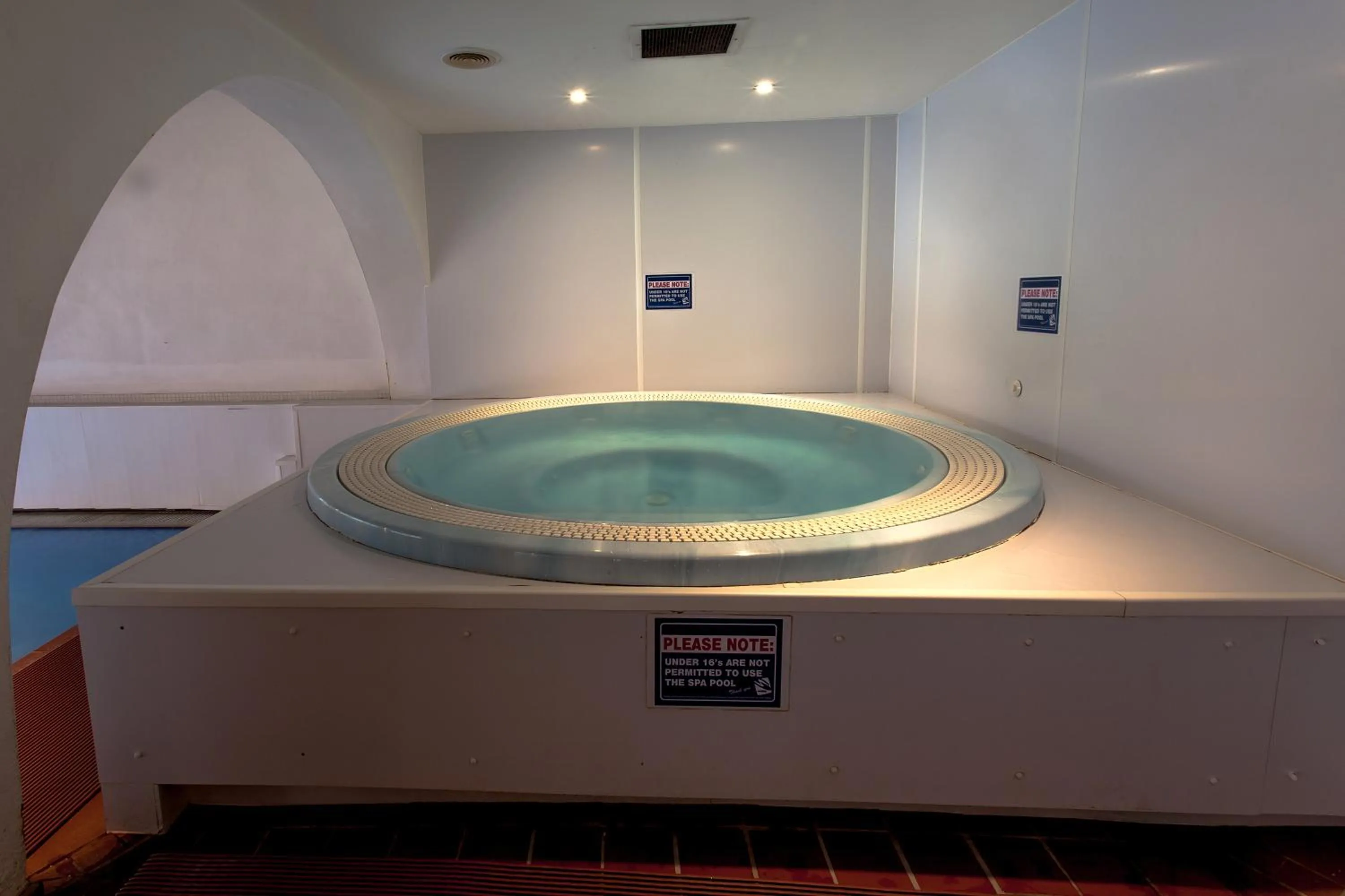 Hot Tub in Europa Gatwick Hotel & Spa